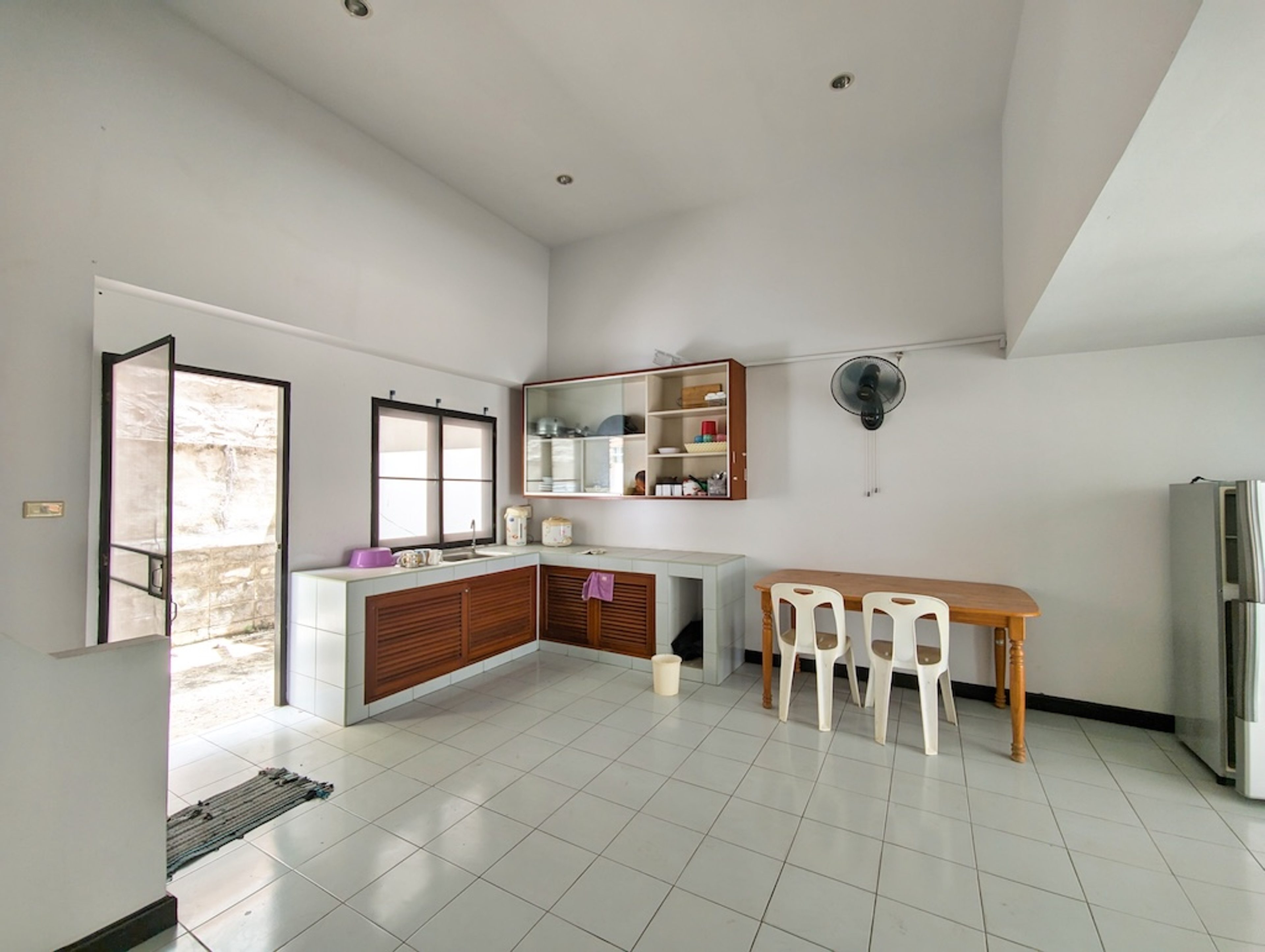 Beachfront 5-Bedroom Townhouse in Baan Suksamran – Hua Hin City Center thumbnail 4