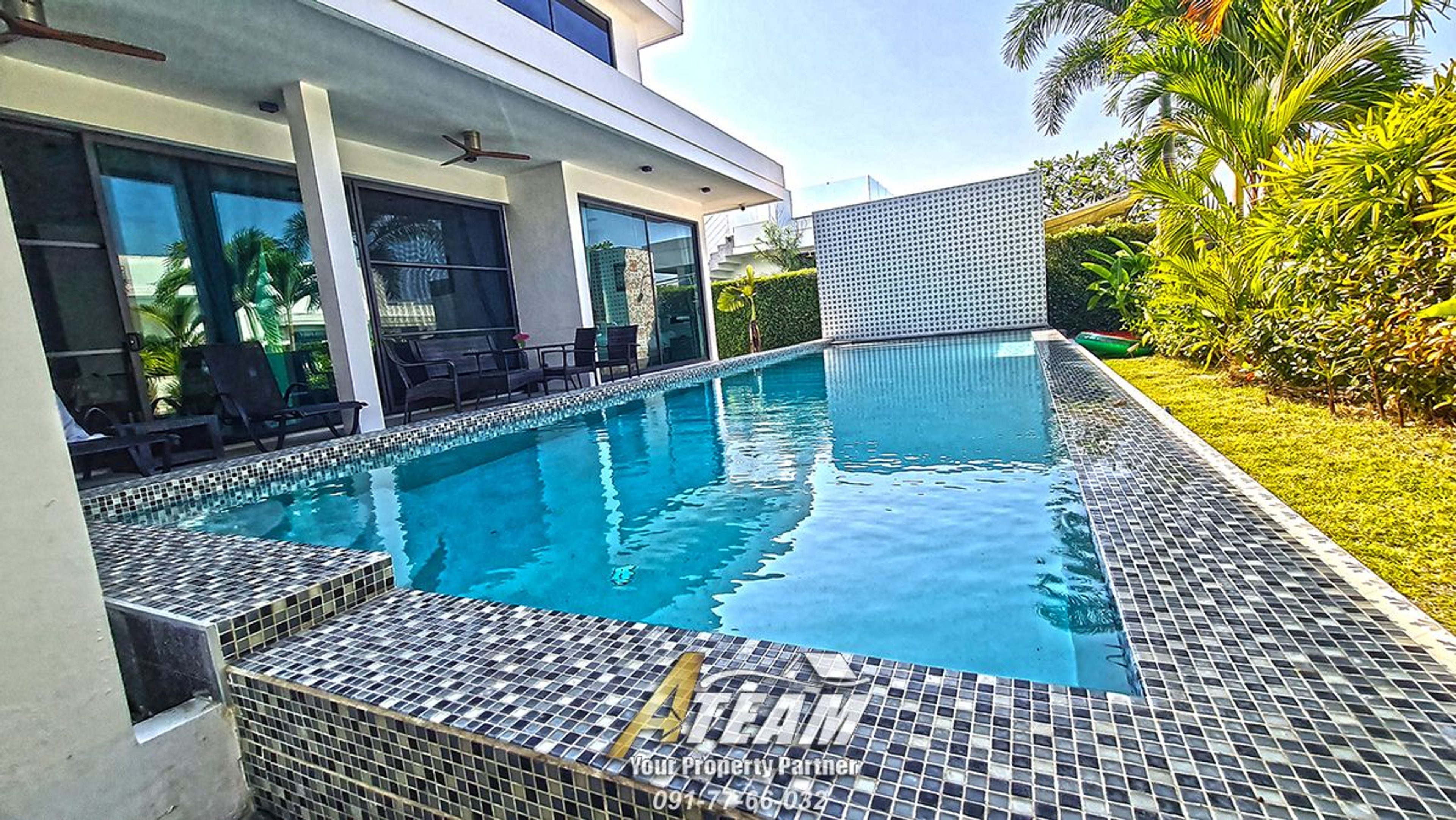 Modern 3 bedroom pool villa In La Lua resort thumbnail 3