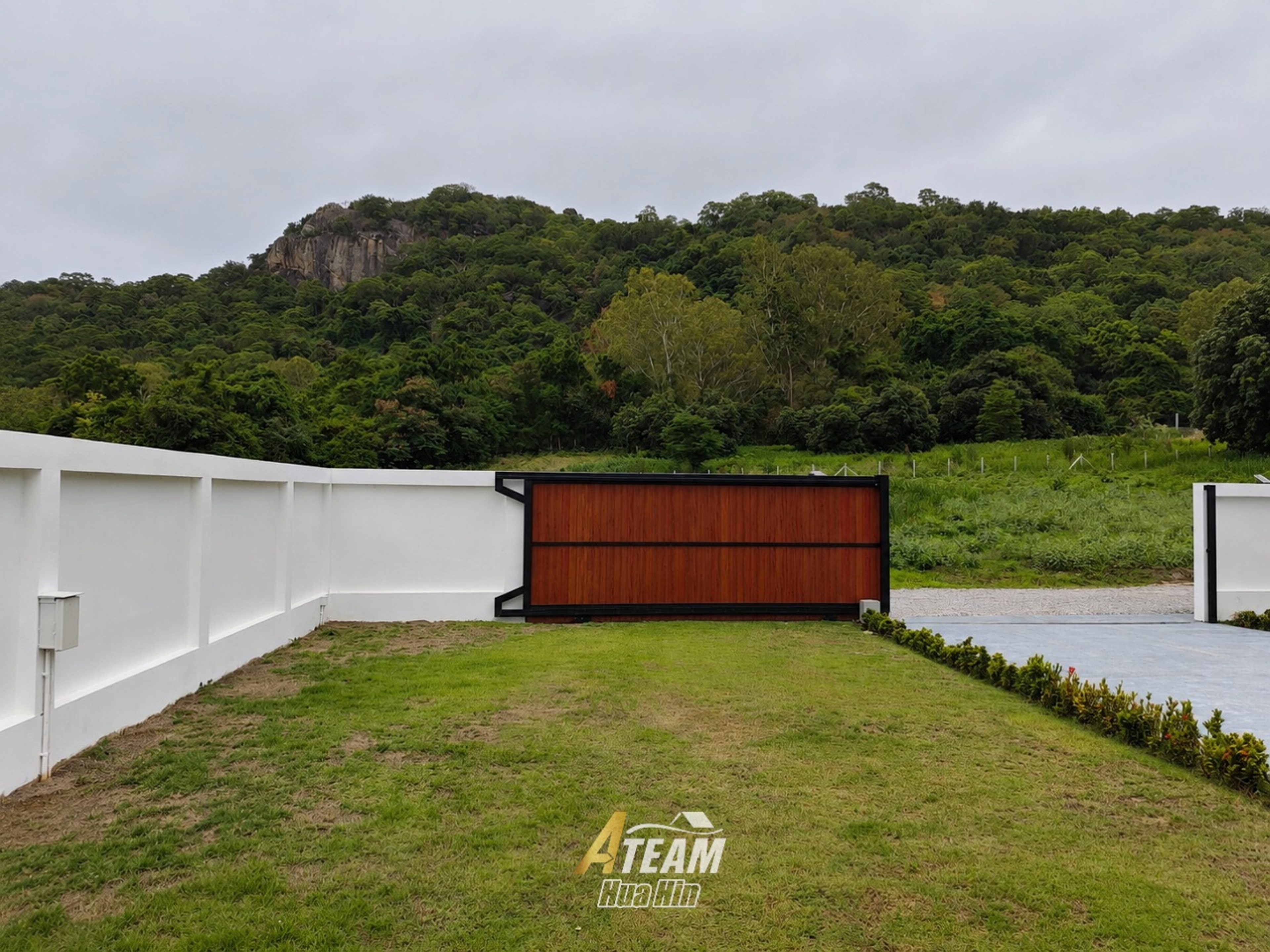 3-Bedroom House for Sale on the Hill in Khao Tao with Stunning Mountain Views thumbnail 4