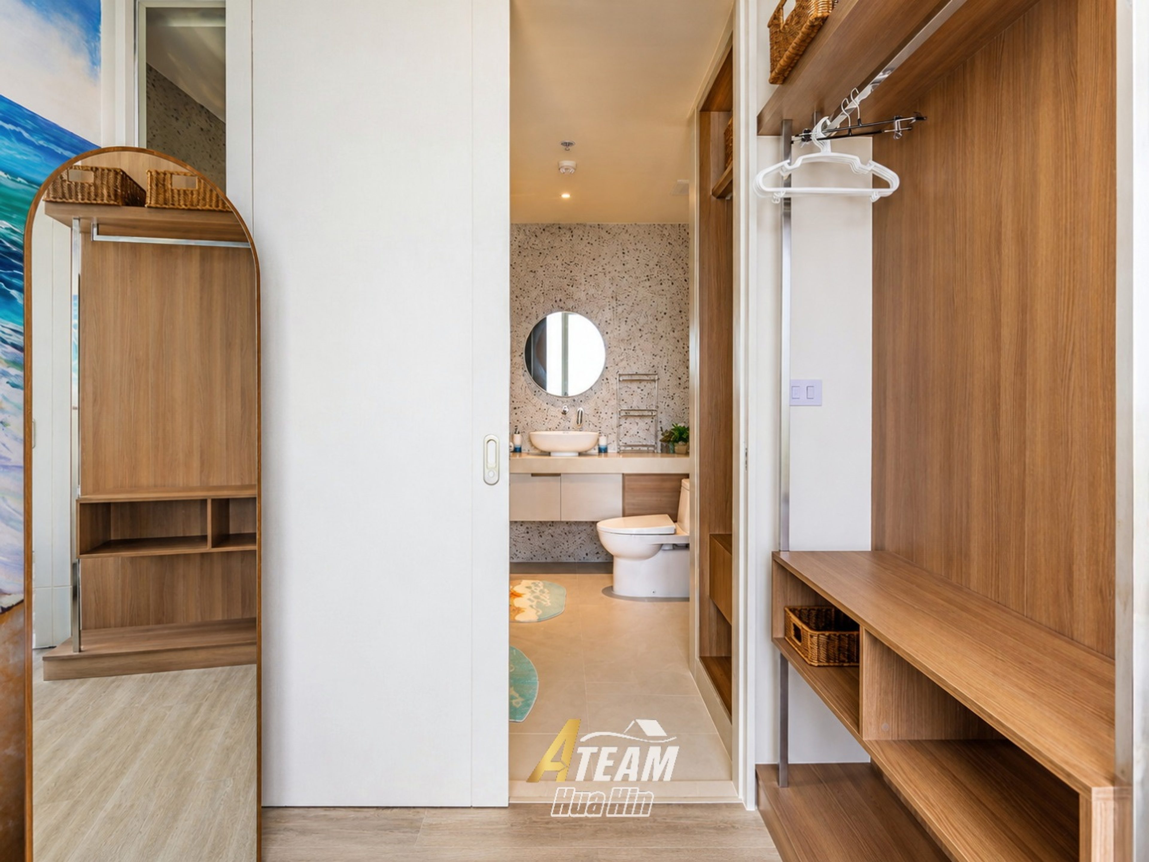 1 Bedroom Plus Corner Unit with Sea View thumbnail 14