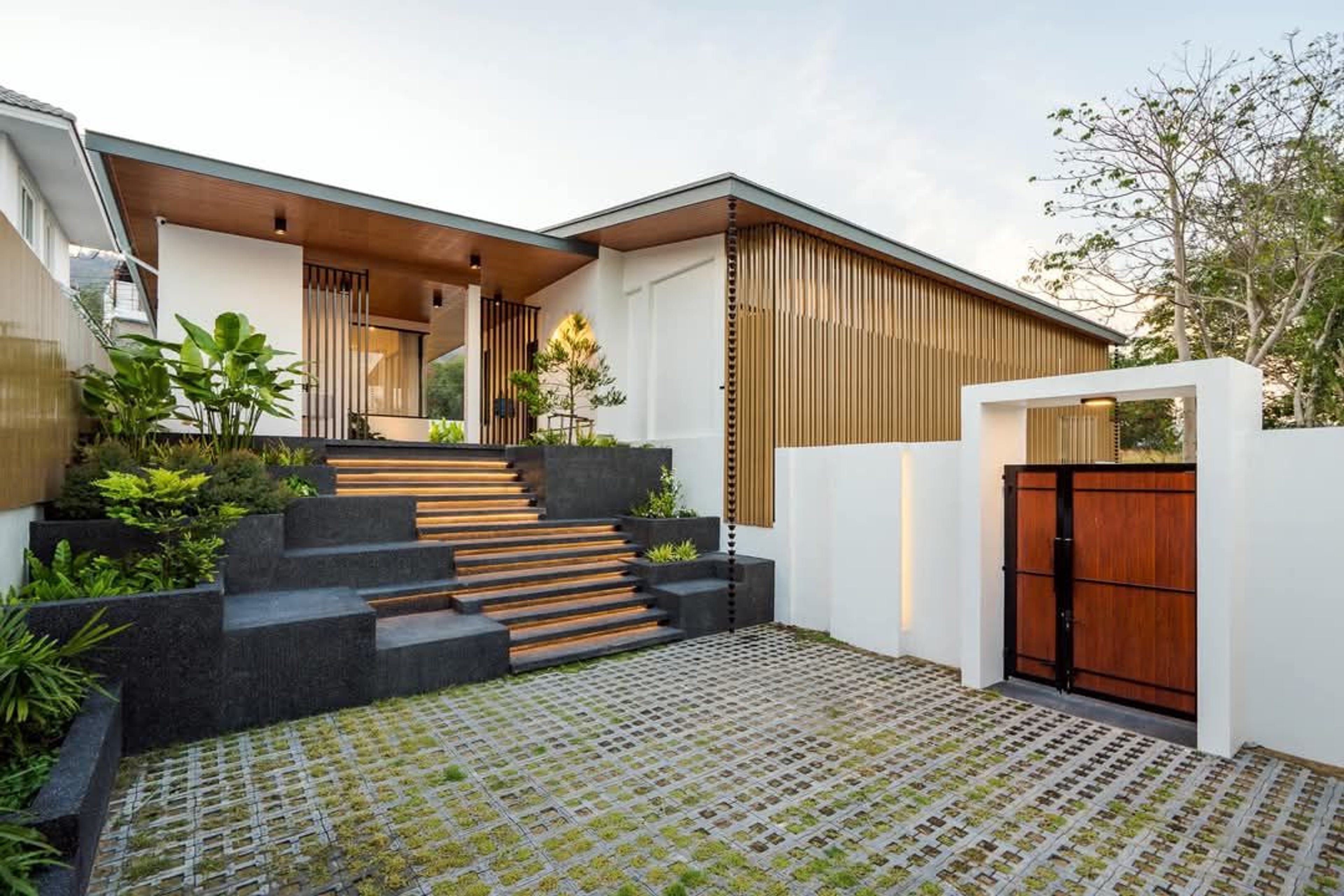 Modern Luxury  5-Bedroom Home – Hua Hin thumbnail 13