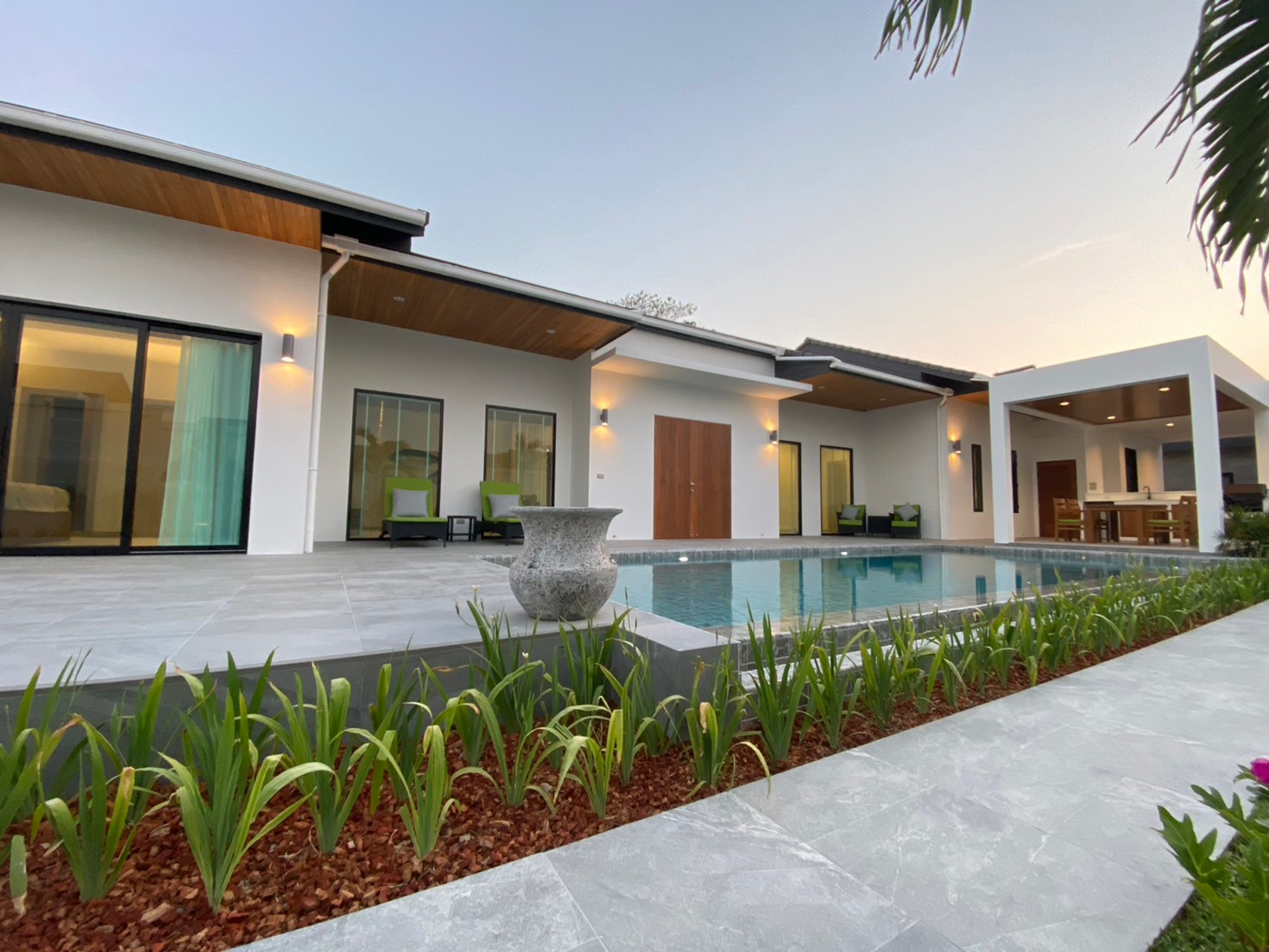 Modern 3-Bedroom Pool Villa Near Soi 102 & Pineapple Valley Golf Club