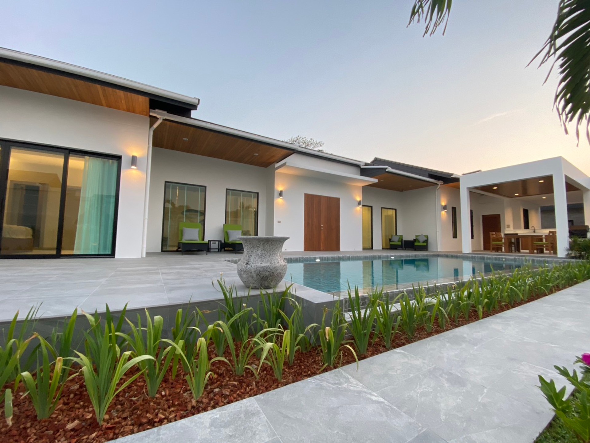 Villa moderne avec 3 chambres et piscine près de Soi 102 et de Pineapple Valley Golf Club