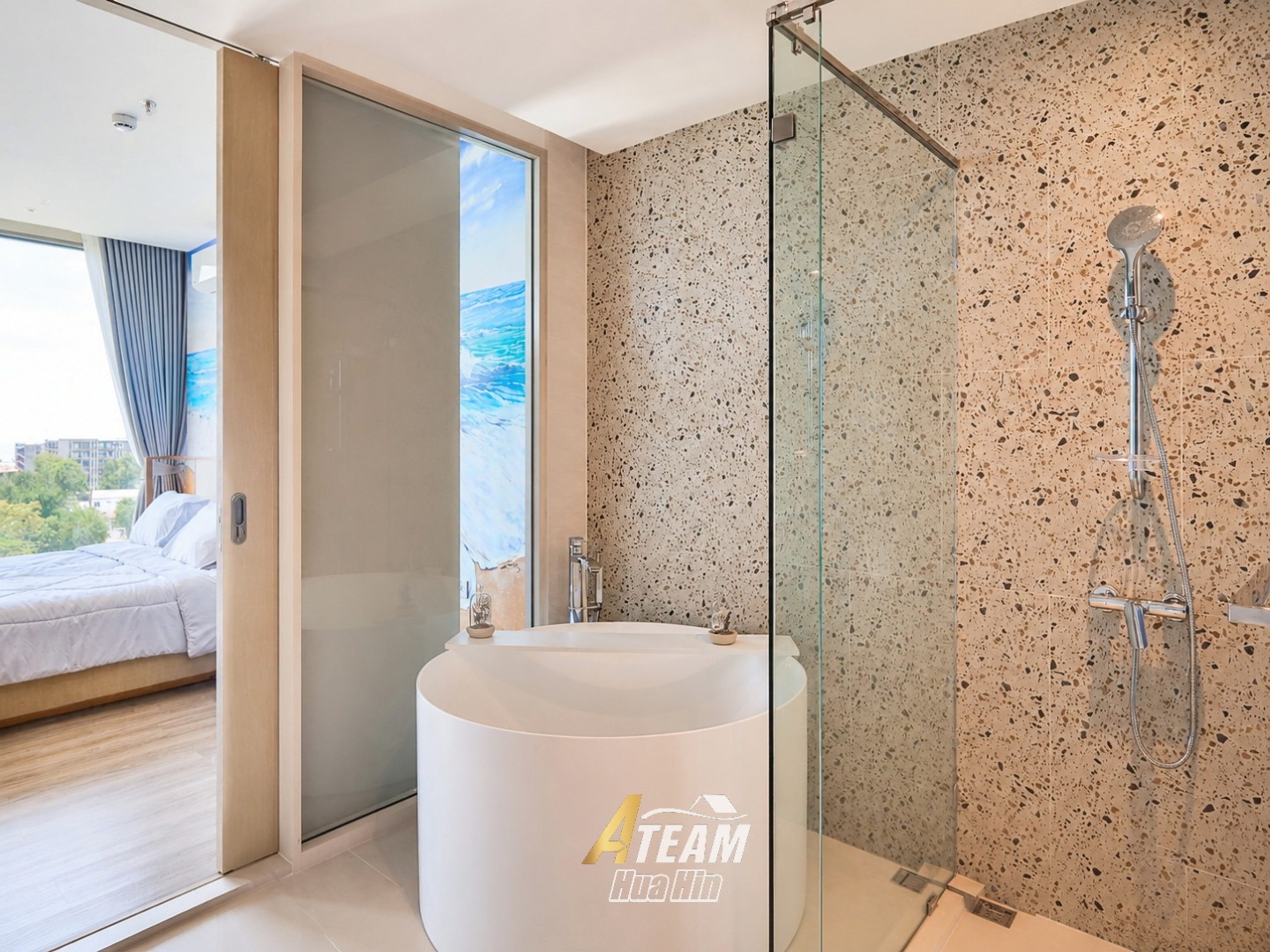 1 Bedroom Plus Corner Unit with Sea View thumbnail 16