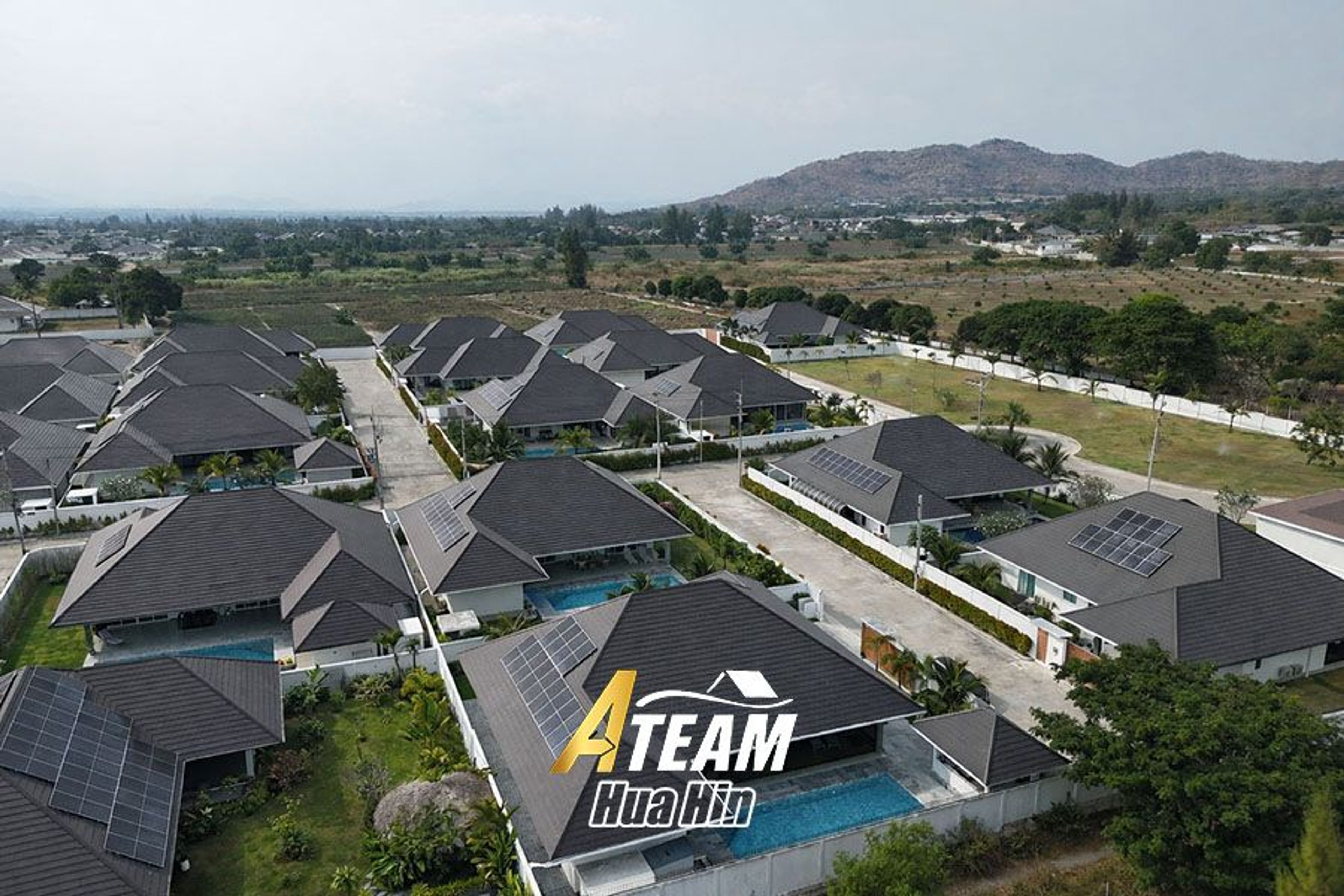 Modern 3 Bed 3 Bath Pool Villa near Blackmountain  thumbnail 4