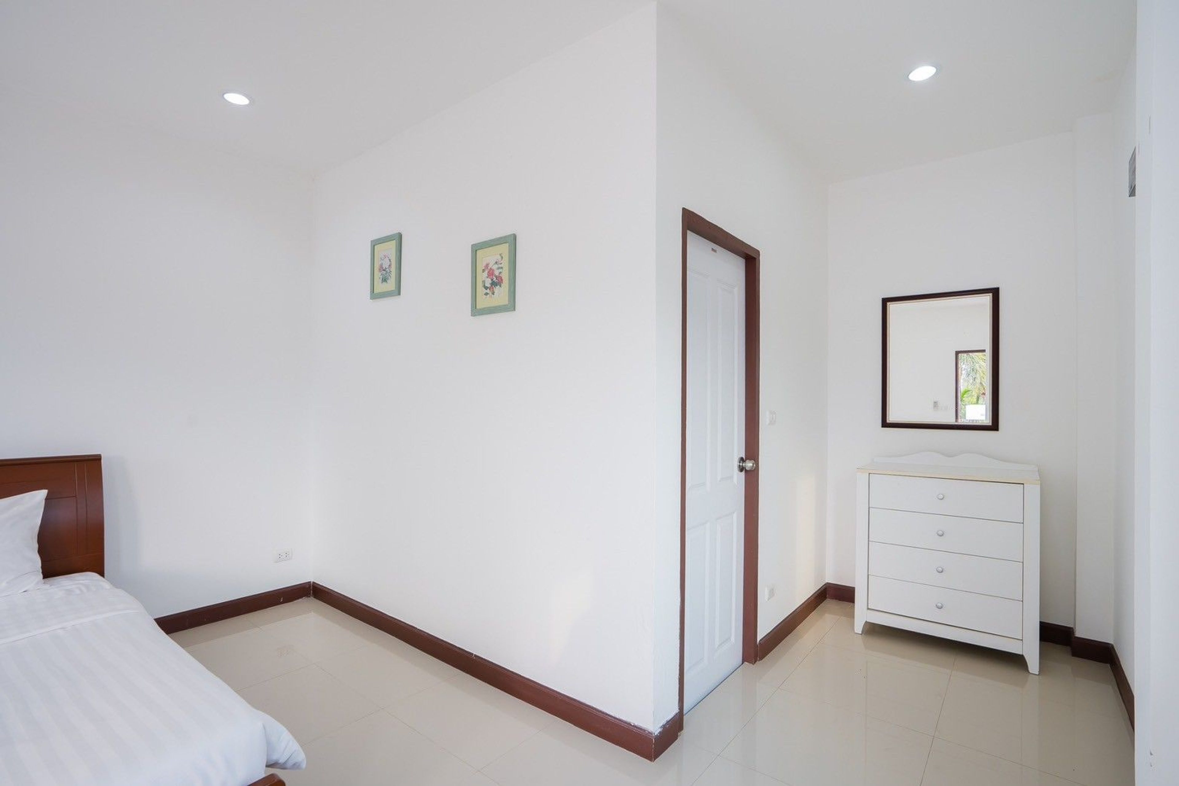 Spacious 4-Bedroom Freehold Pool Villa in Hin Lek Fai thumbnail 8