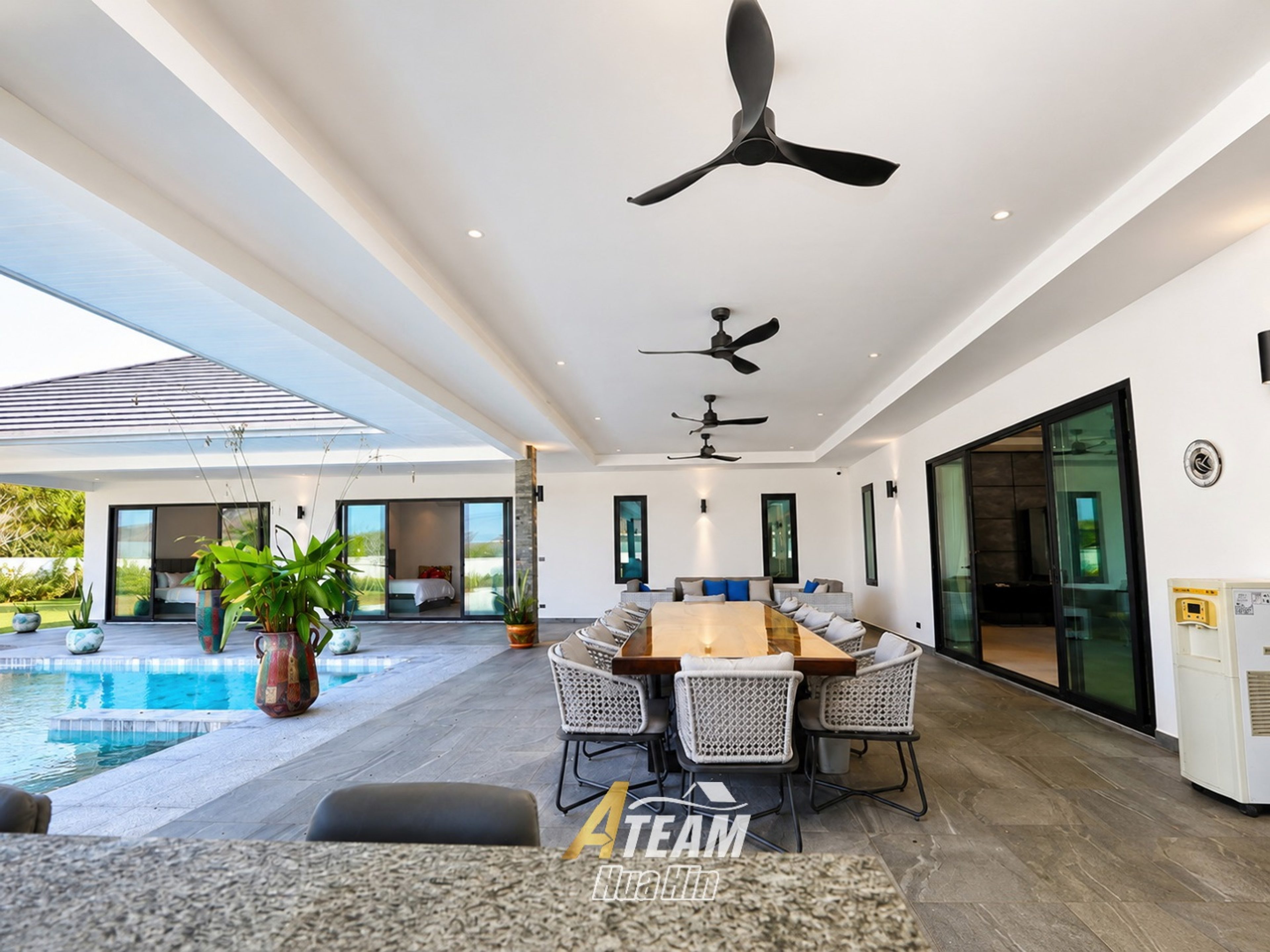 Prestigious Parkside Living on Millionaires Avenue thumbnail 11