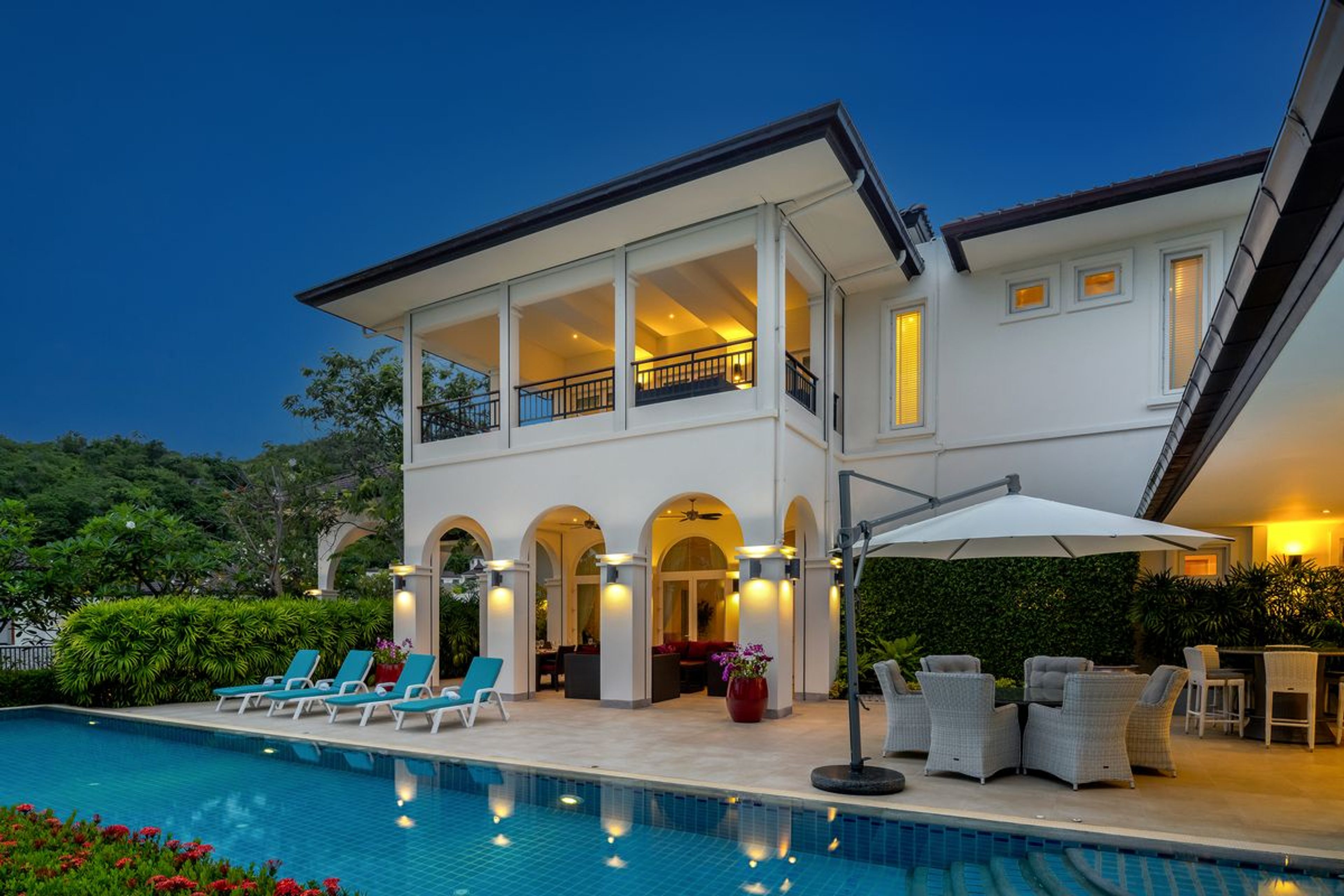 Elegant 6 Bedroom Mansion on a generous Landplot