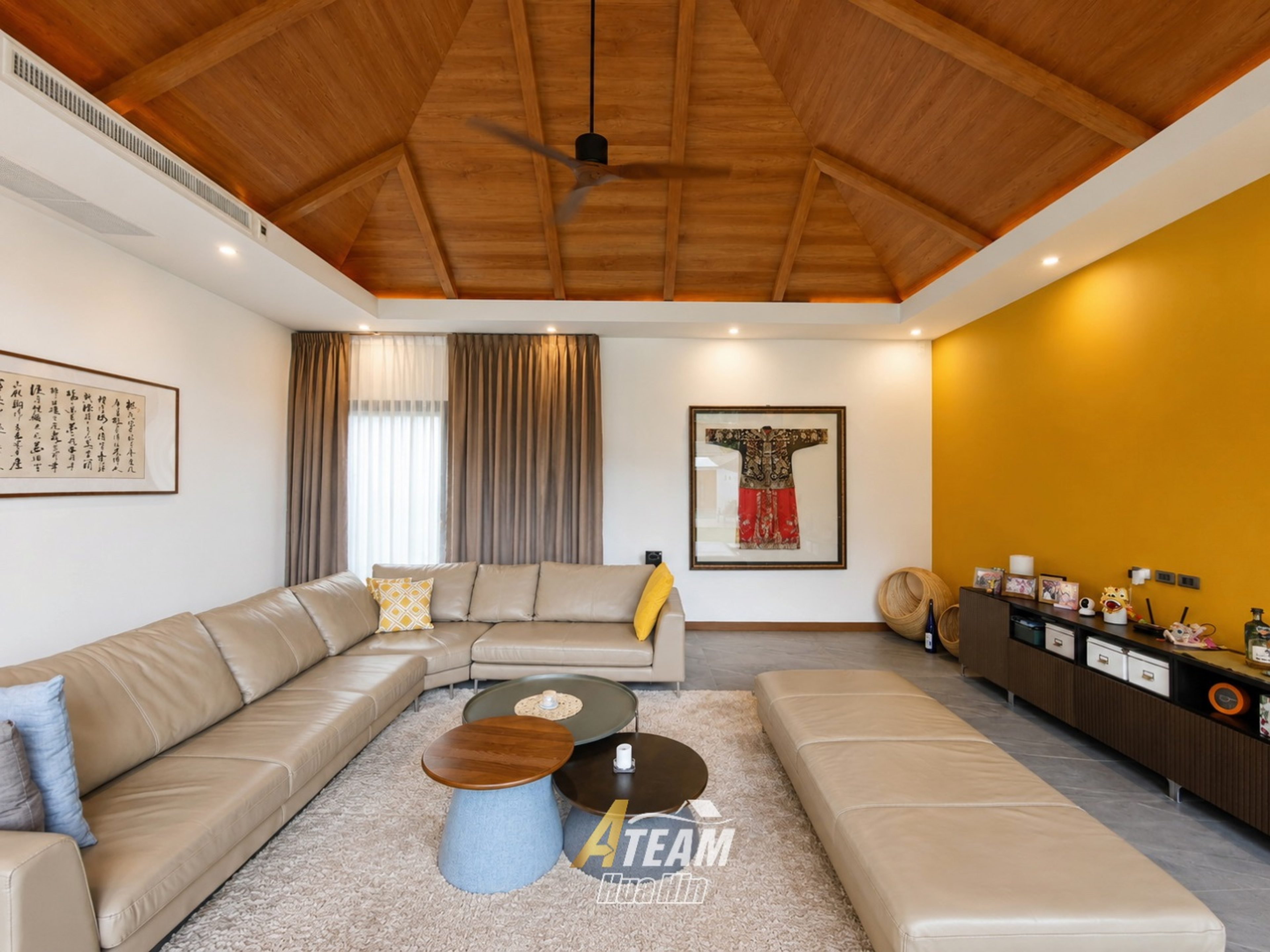 Impressive 5 Bedroom 4 Bathroom luxury pool villa thumbnail 13