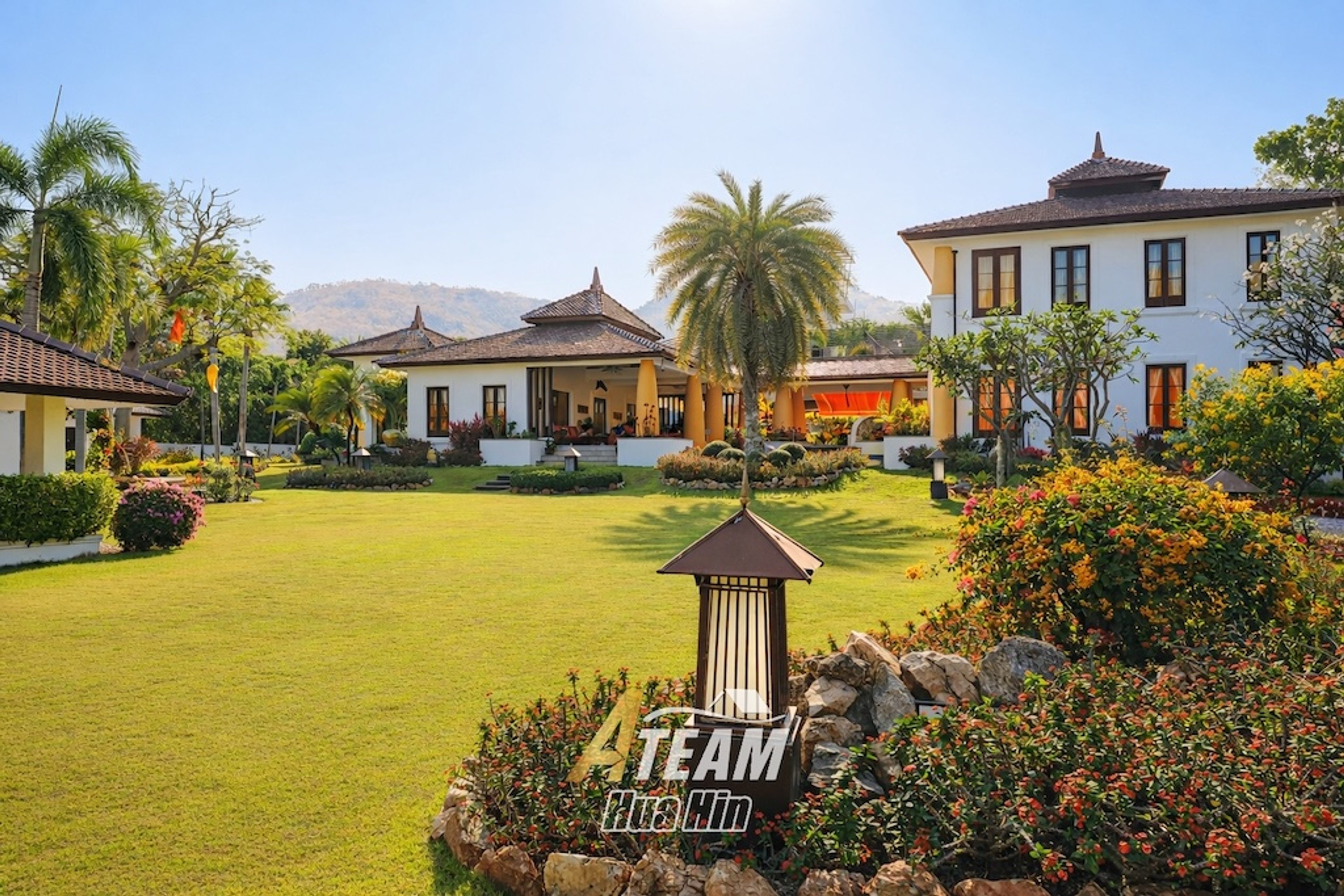 Luxury 6-Bedrooms Spacious 3,200 sqm Estate 5 min from city center — 