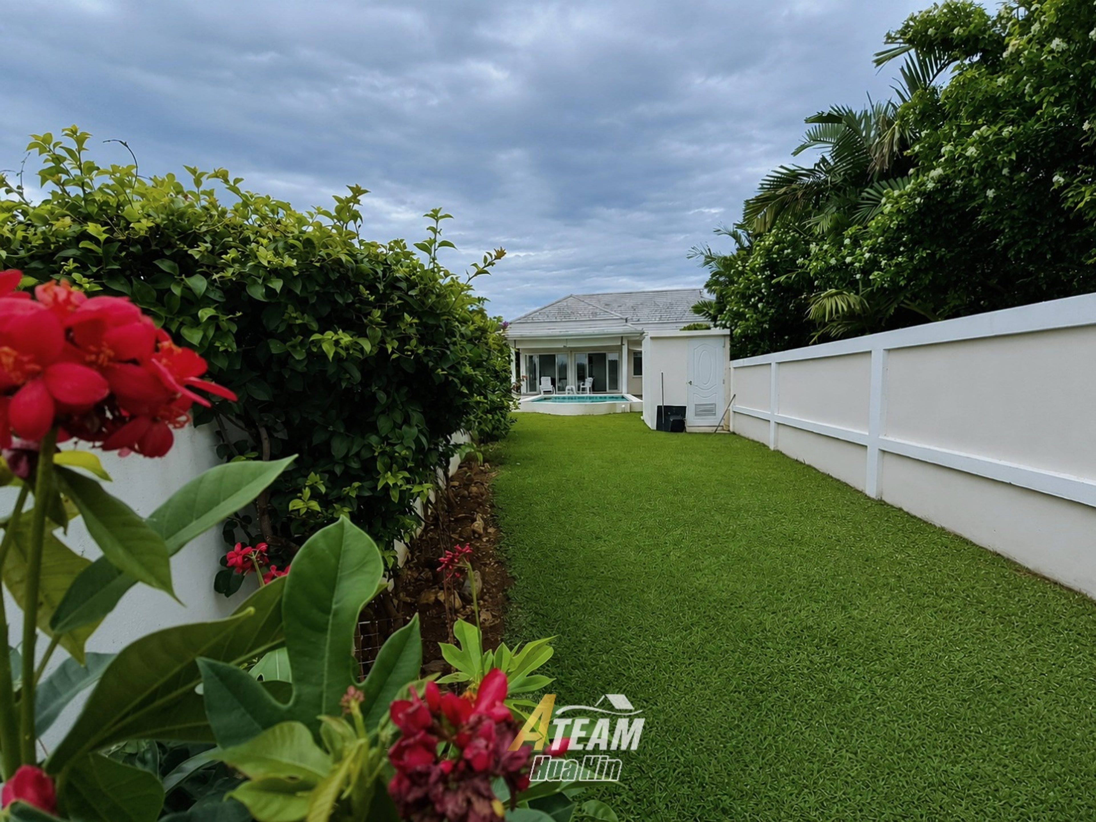 Stylish 2-Bedroom Pool Villa with Pineapple Field Views – Wang Pong, Pranburi thumbnail 9