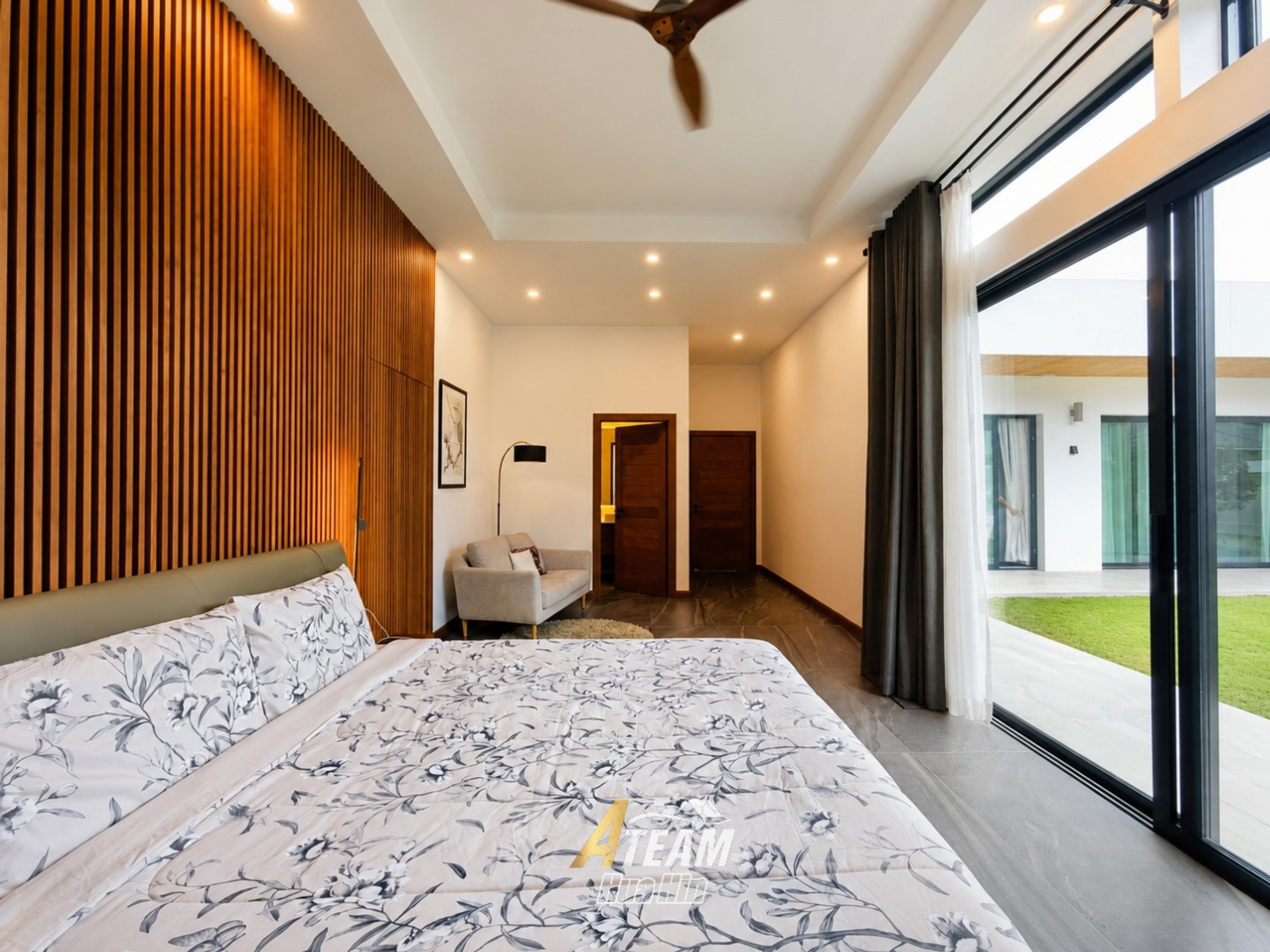 Impressive 5 Bedroom 4 Bathroom luxury pool villa thumbnail 16