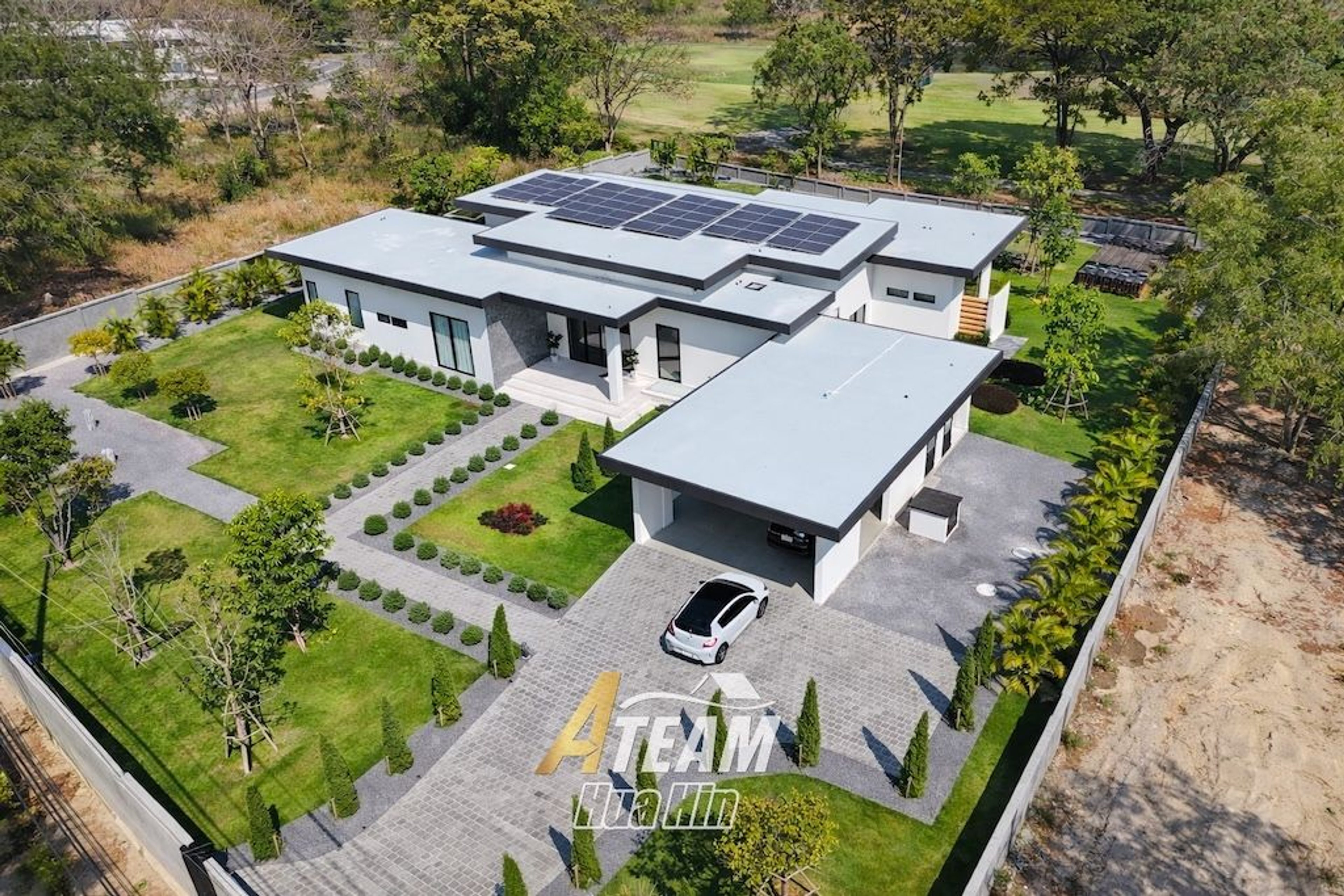 Luxury 3-Bedroom Estate with Springfield Golf Course View thumbnail 37