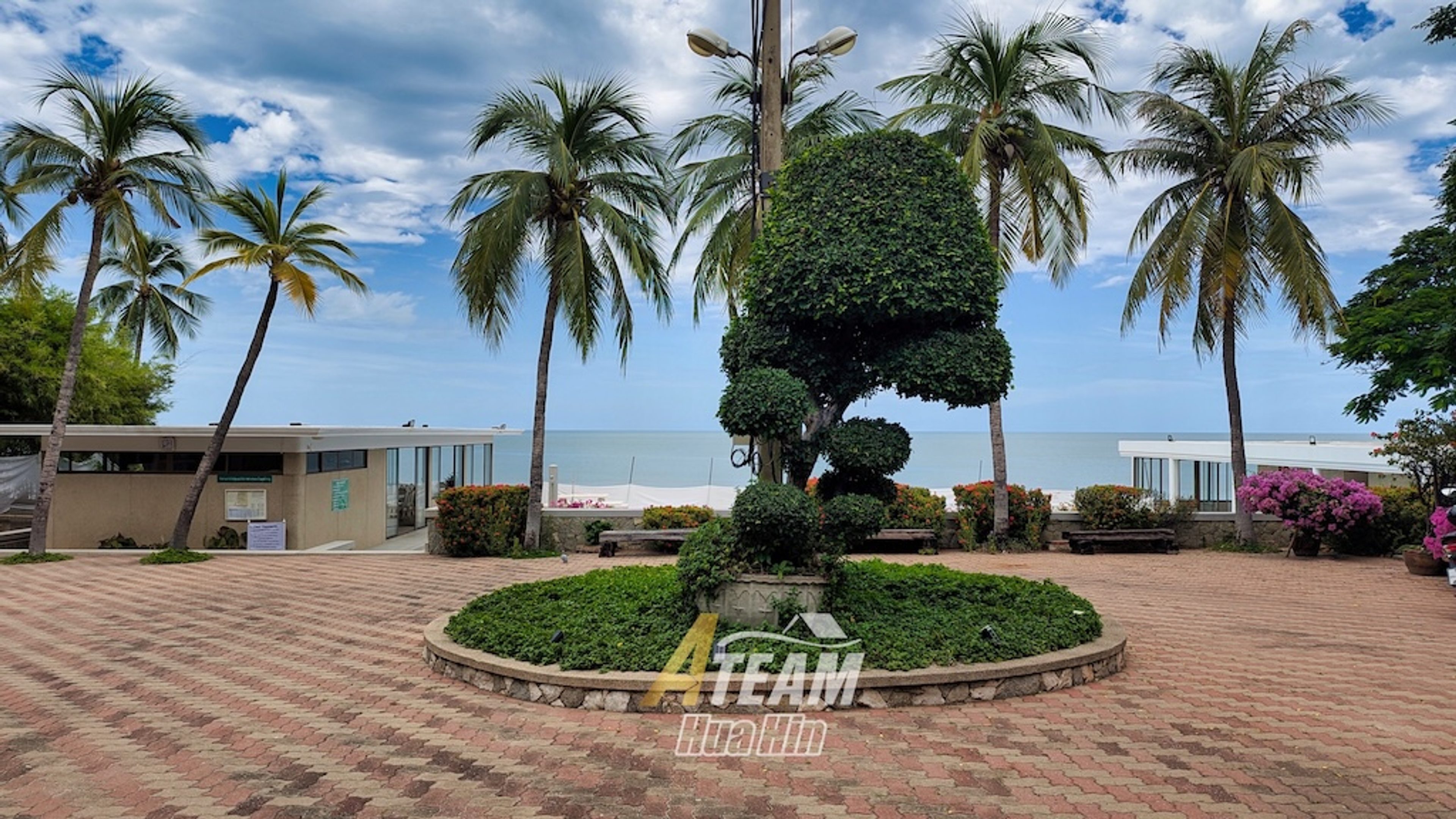Beachfront 5-Bedroom Townhouse in Baan Suksamran – Hua Hin City Center thumbnail 3
