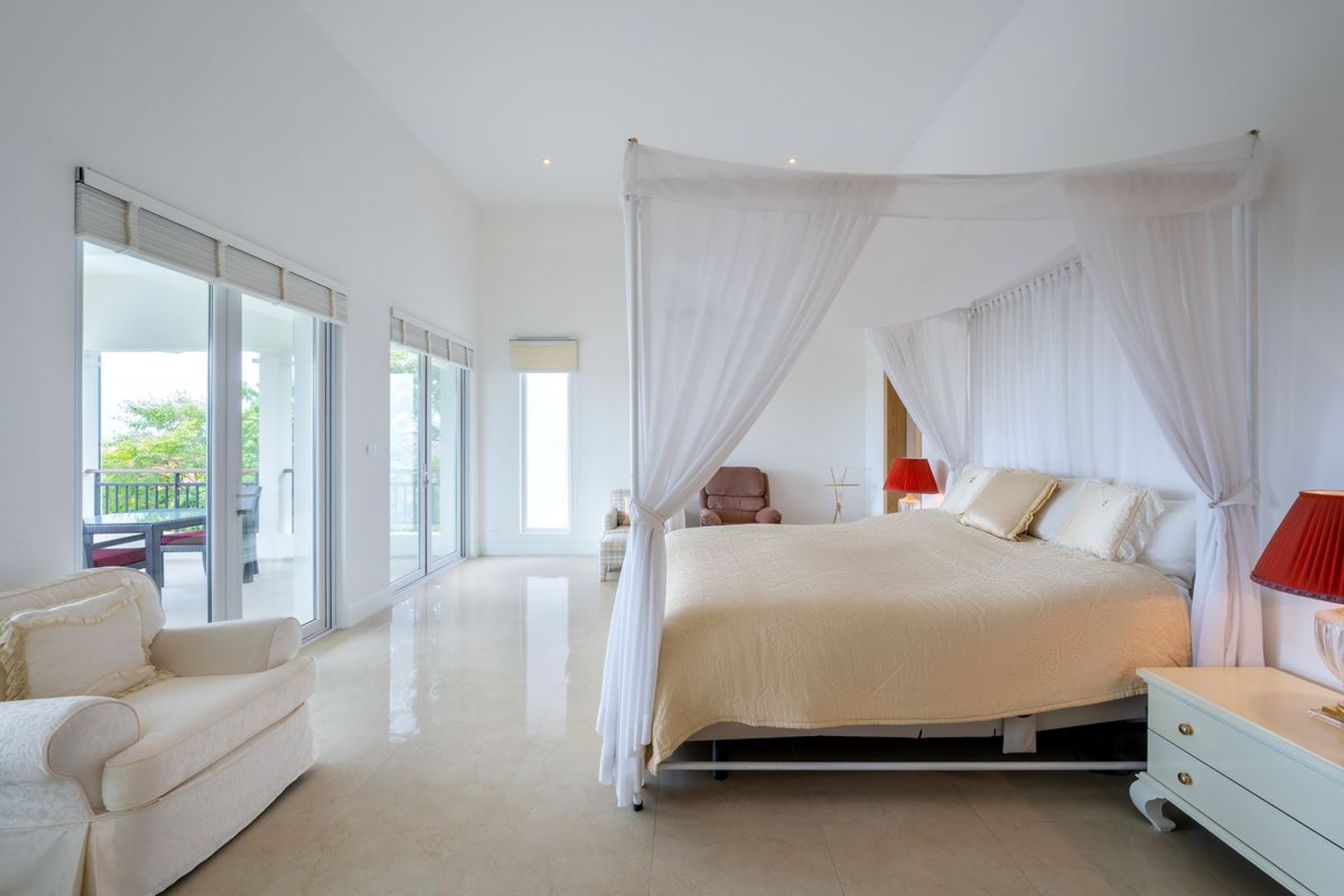 Elegant 6 Bedroom Mansion on a generous Landplot thumbnail 44