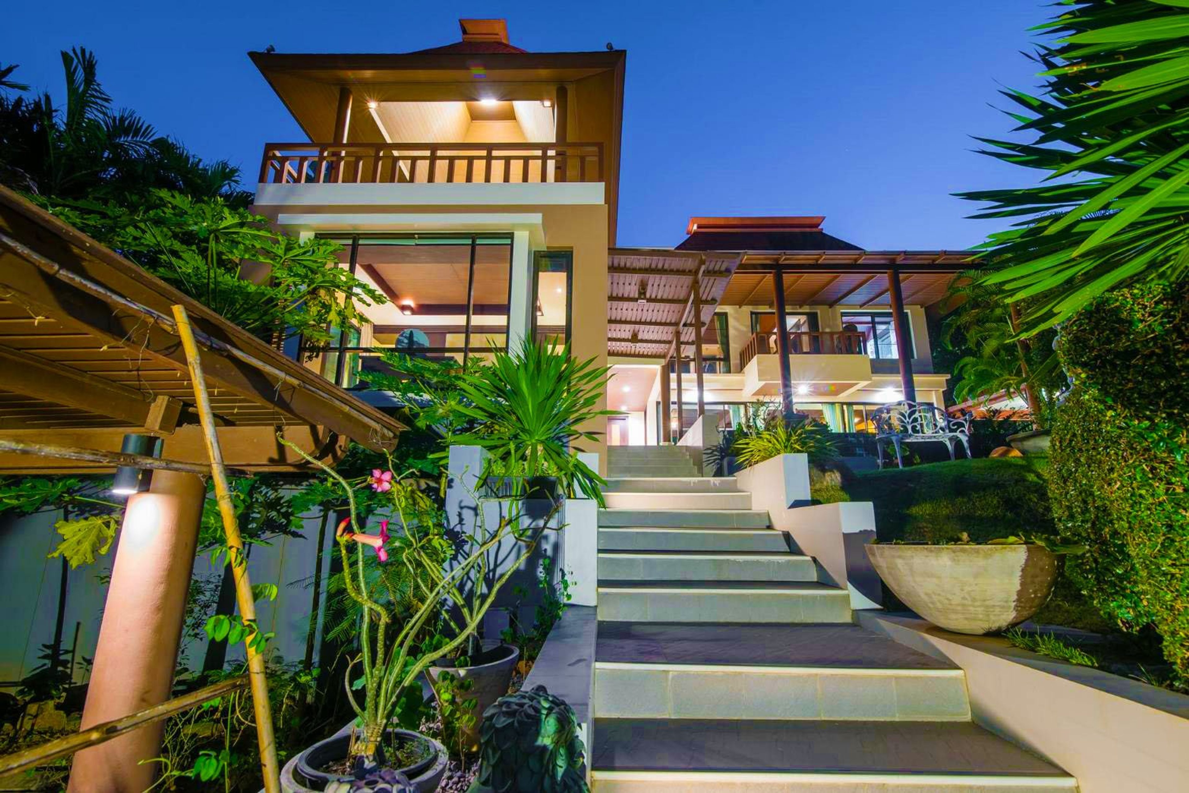Luxury Villa with panoramic sea view  thumbnail 7