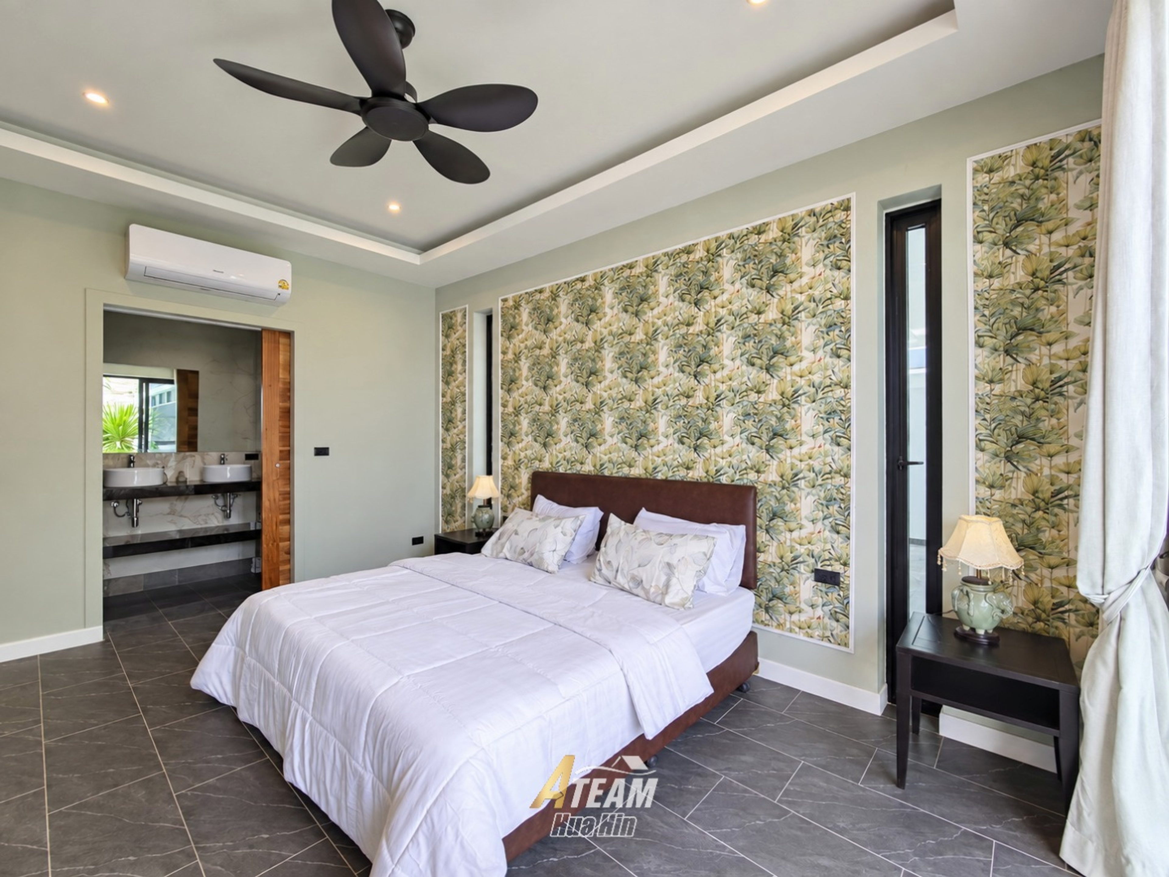 Beautiful Modern New-Build Pool Villa  thumbnail 19