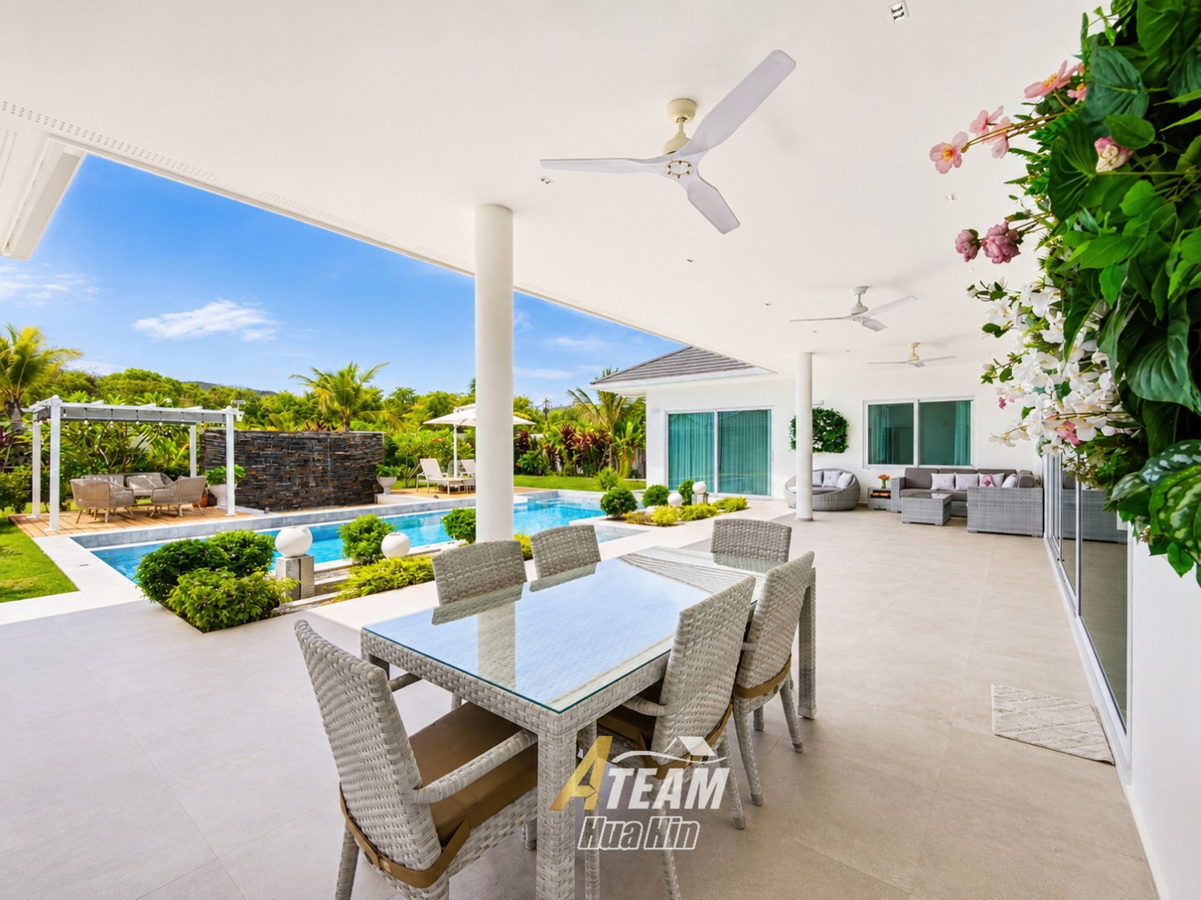 Luxury Villa with Huge Plot and Mountain View thumbnail 12