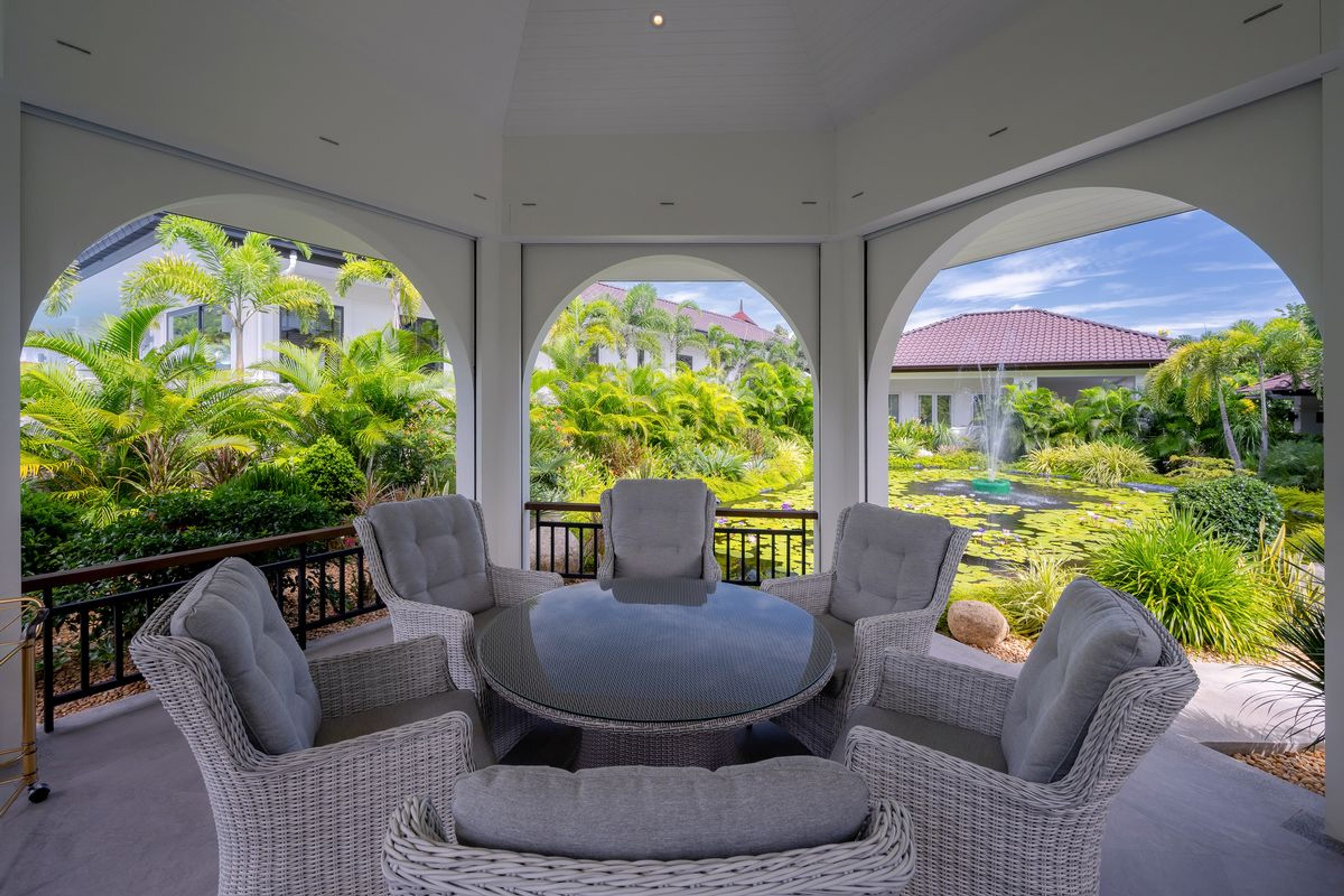 Elegant 6 Bedroom Mansion on a generous Landplot thumbnail 13