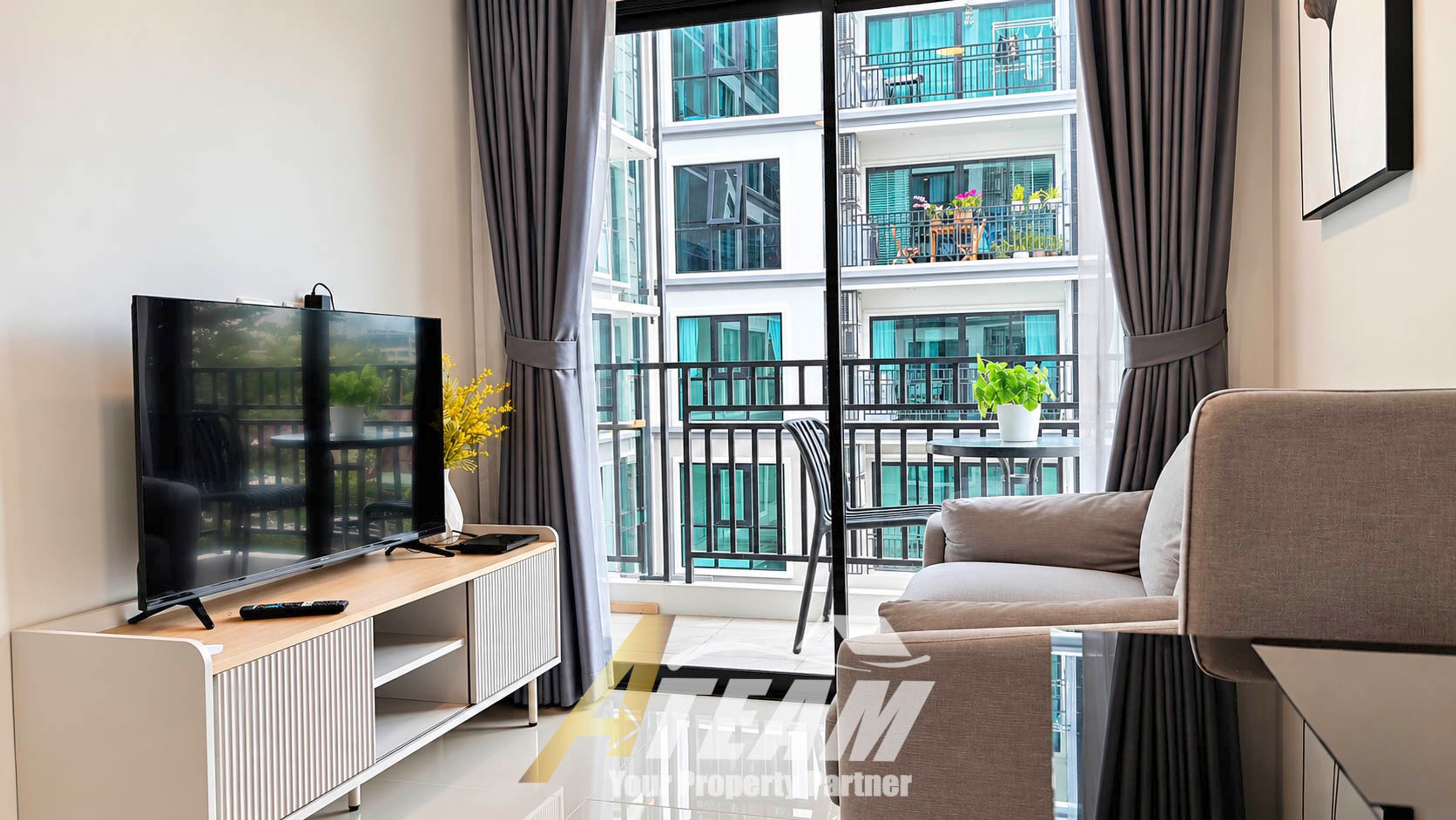 Appartement d'angle élégant d'une chambre à louer à Mira Monte Hua Hin – Vue sur la piscine