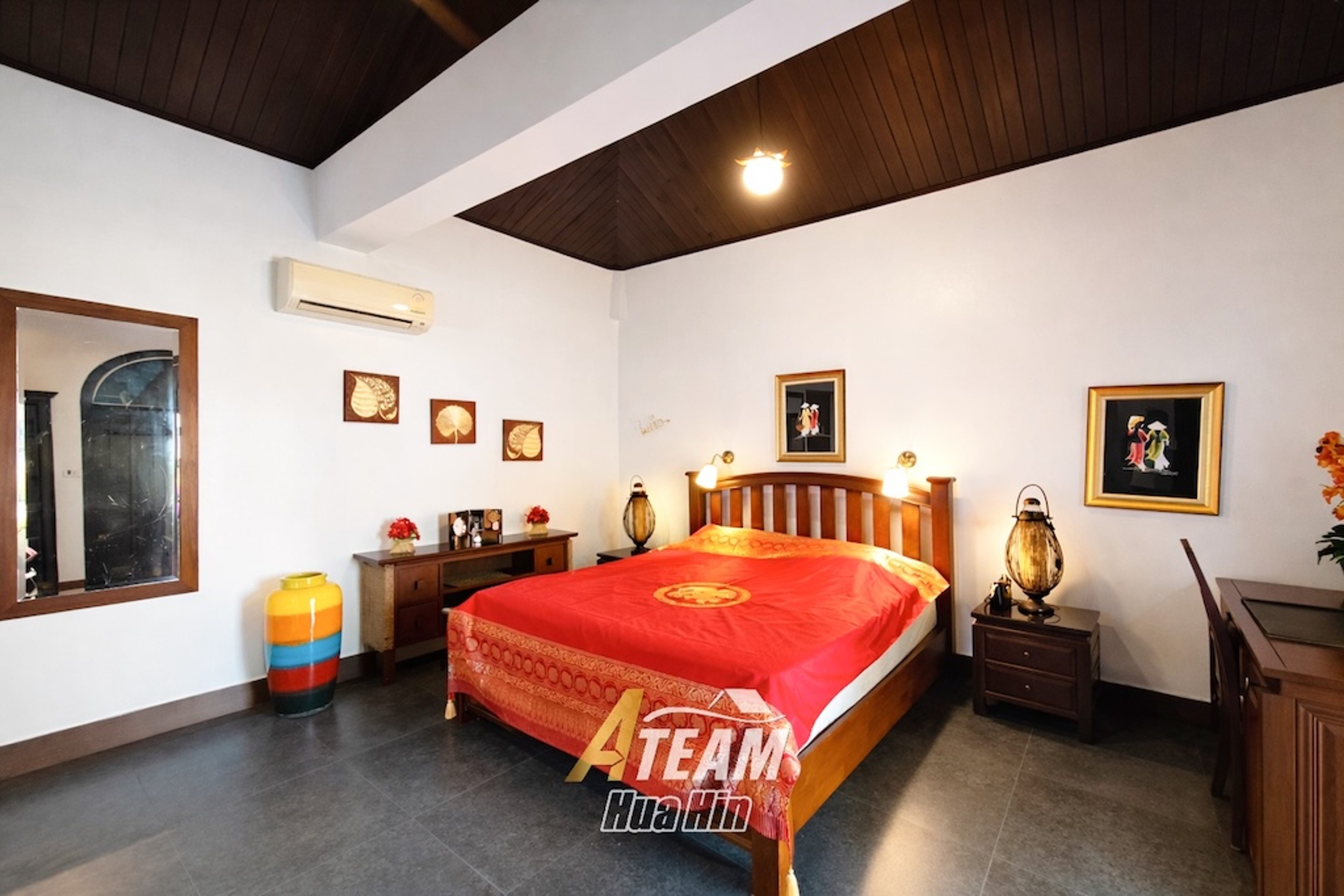 Luxury 6-Bedrooms Spacious 3,200 sqm Estate 5 min from city center —  thumbnail 27