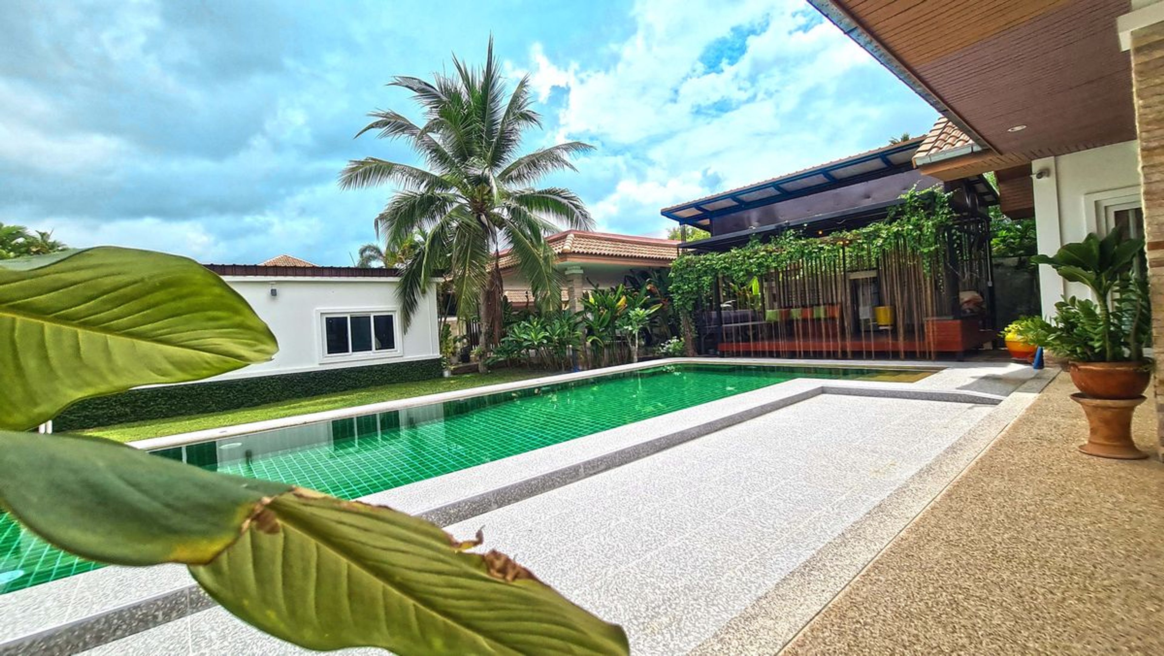 luxury 7 bedrooms Pool Villa in Orchid Palm Homes thumbnail 3