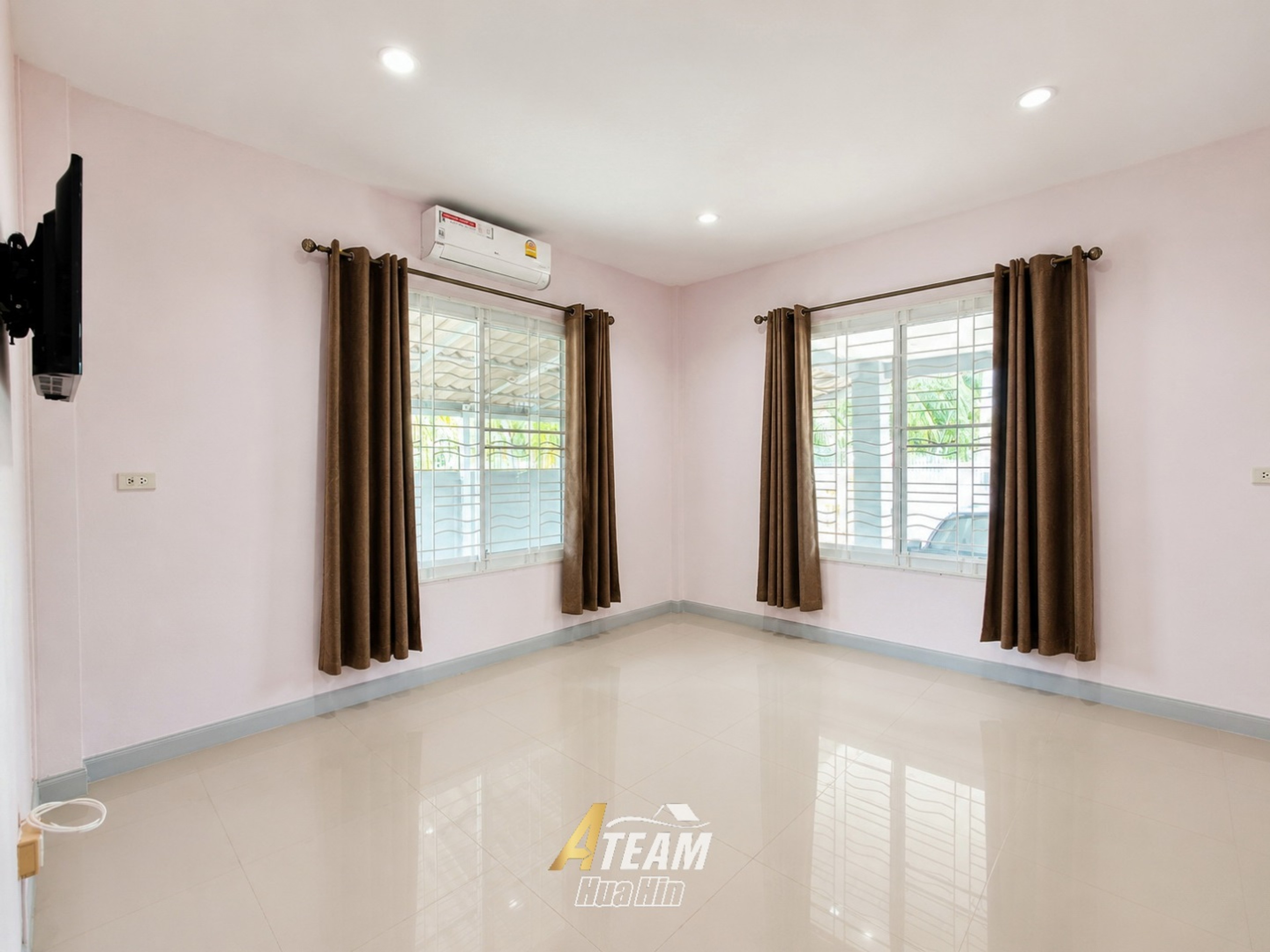 Opportunité d’investissement : maison de 5 chambres près de Pak Nam Pran Beach
