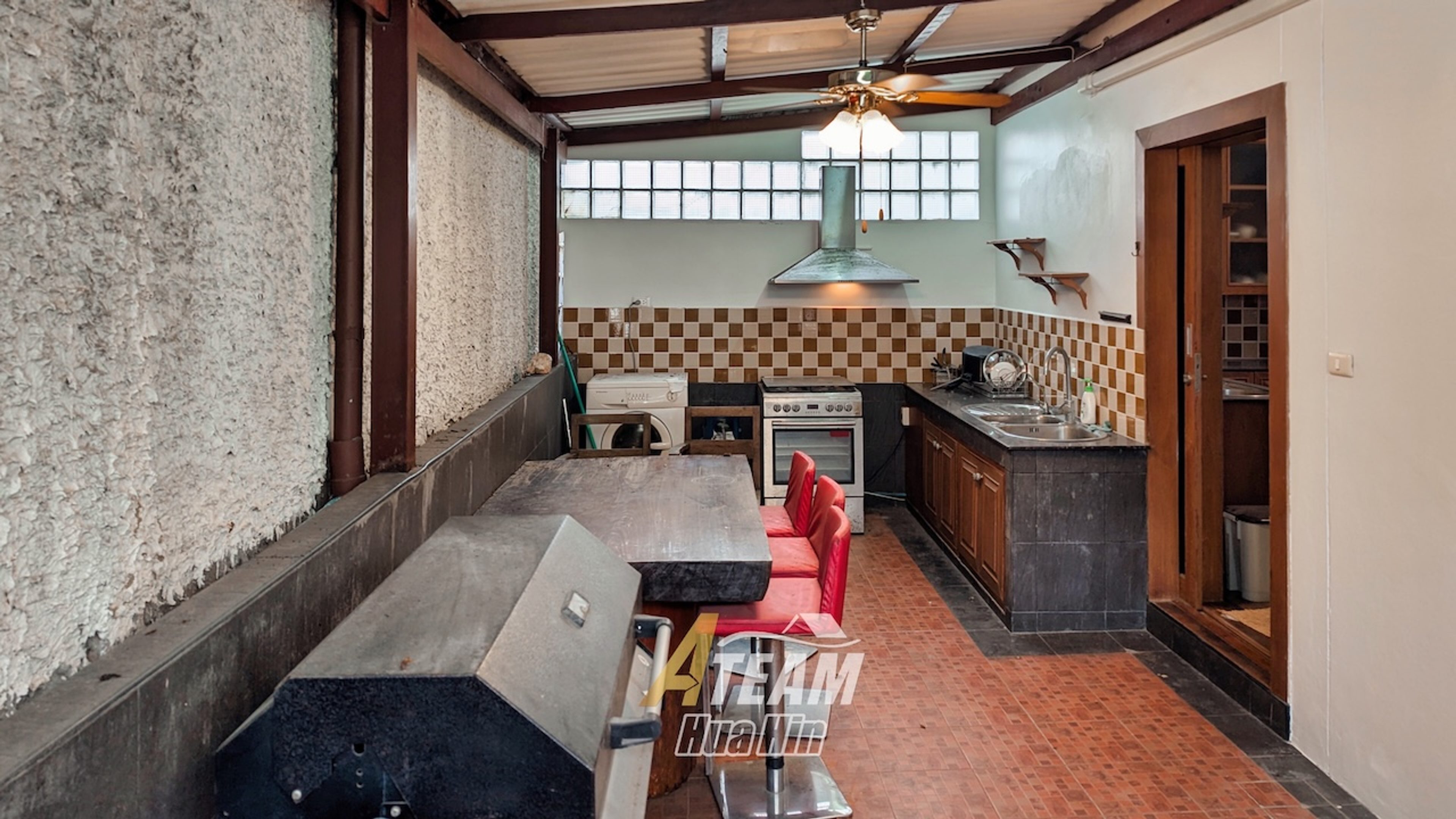 Beachfront 5-Bedroom Townhouse in Baan Suksamran – Hua Hin City Center thumbnail 15