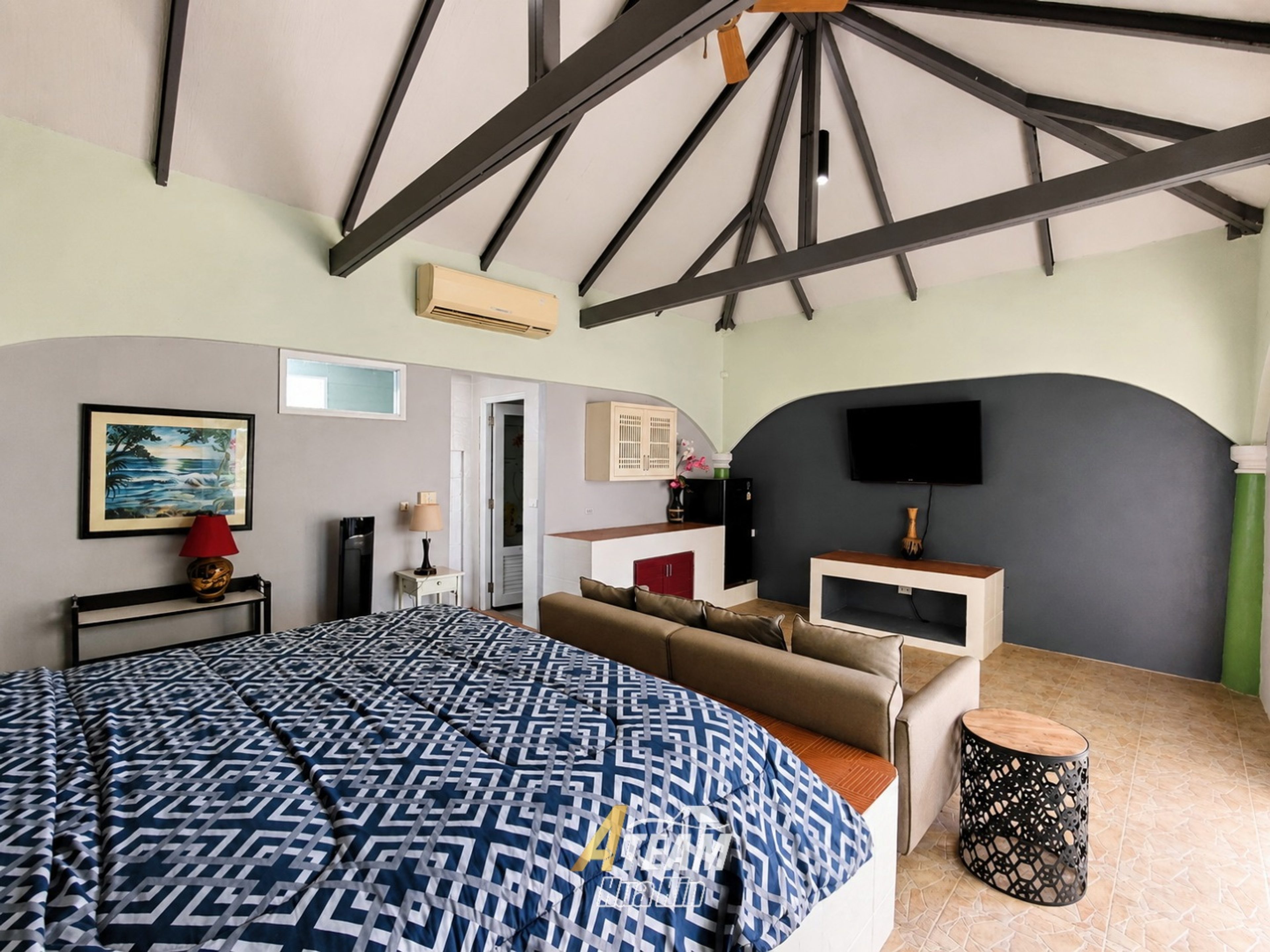 Unique Renovation Opportunity at Stuart Park with Mountain Views thumbnail 4