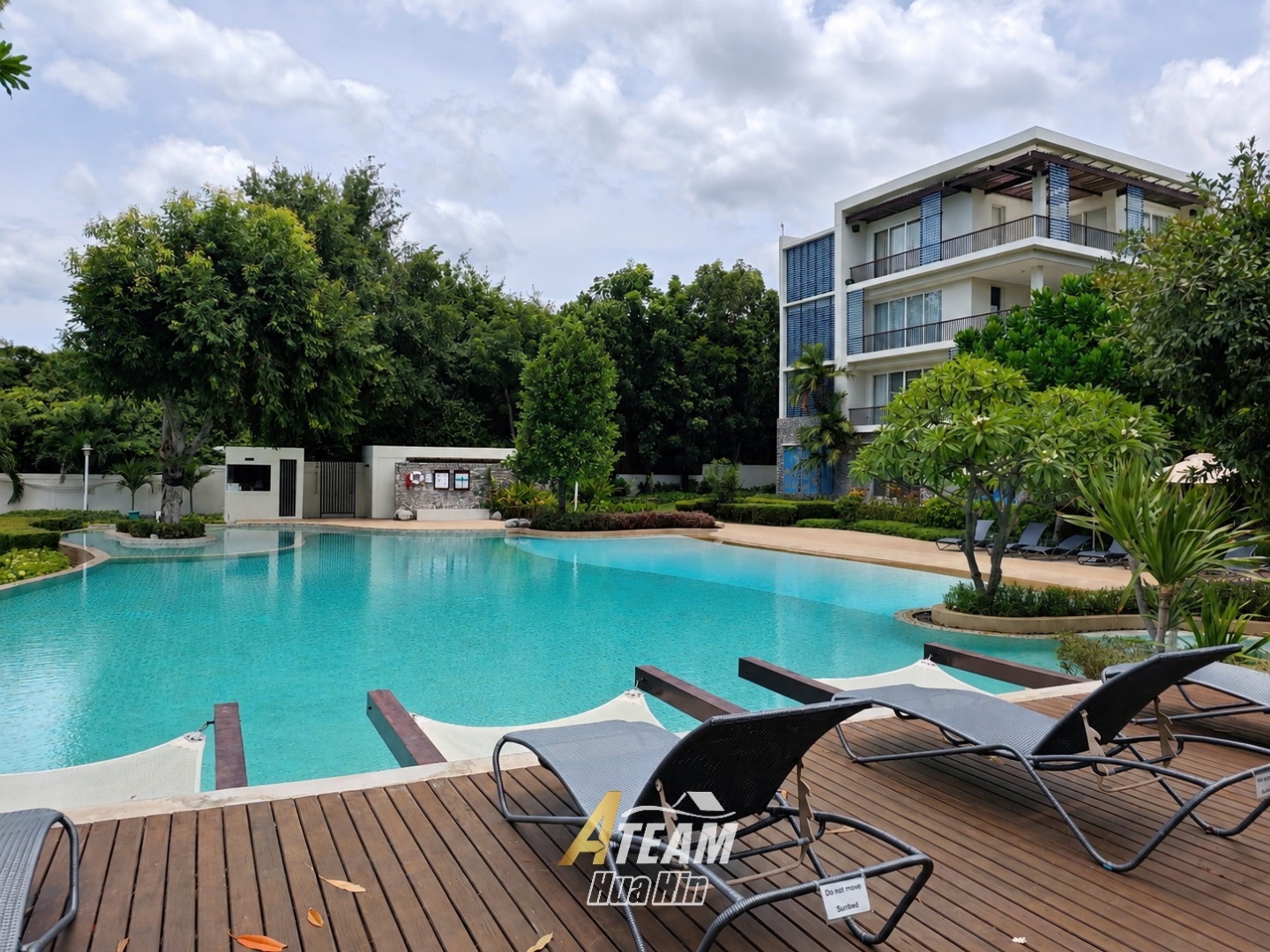 Beachfront Living – Spacious 3-Bedroom Pool Access Condo at Baan Nub Kluen