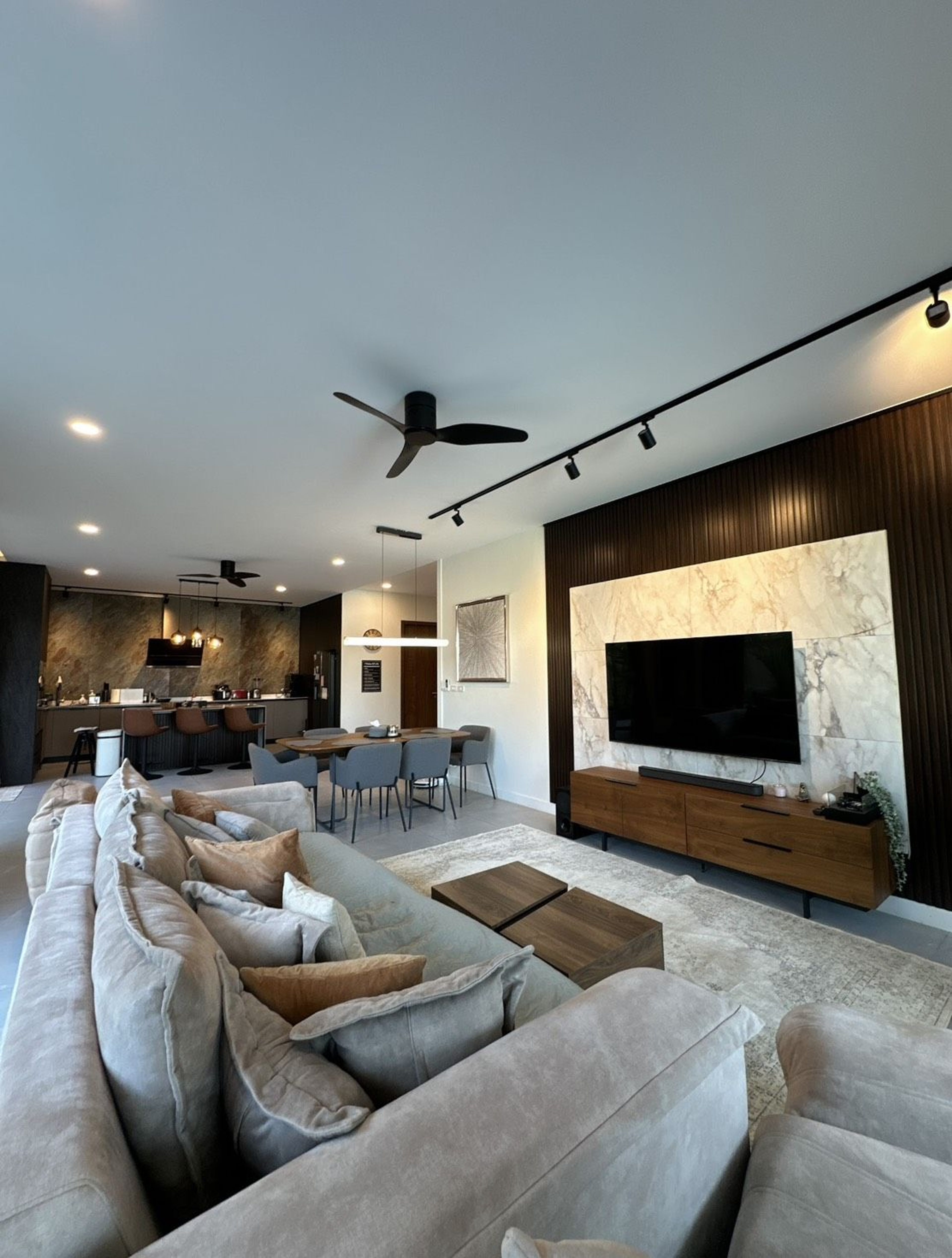 4-Bedroom Lake View Pool Villa thumbnail 6
