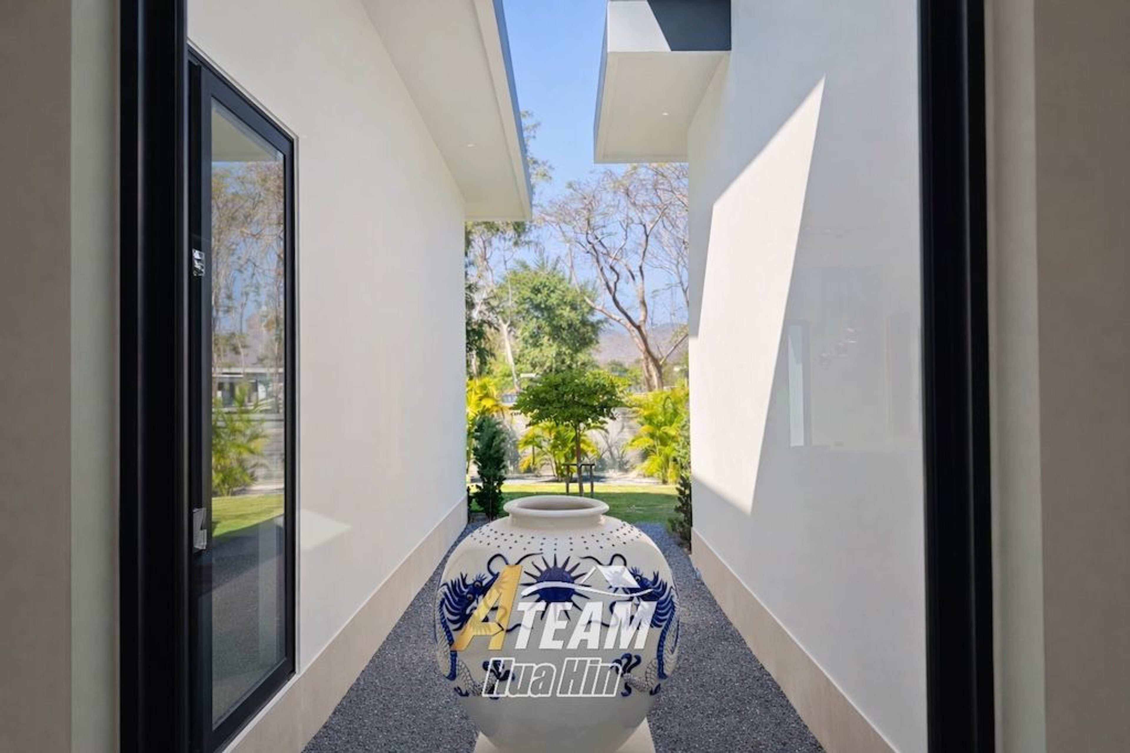 Luxury 3-Bedroom Estate with Springfield Golf Course View thumbnail 19