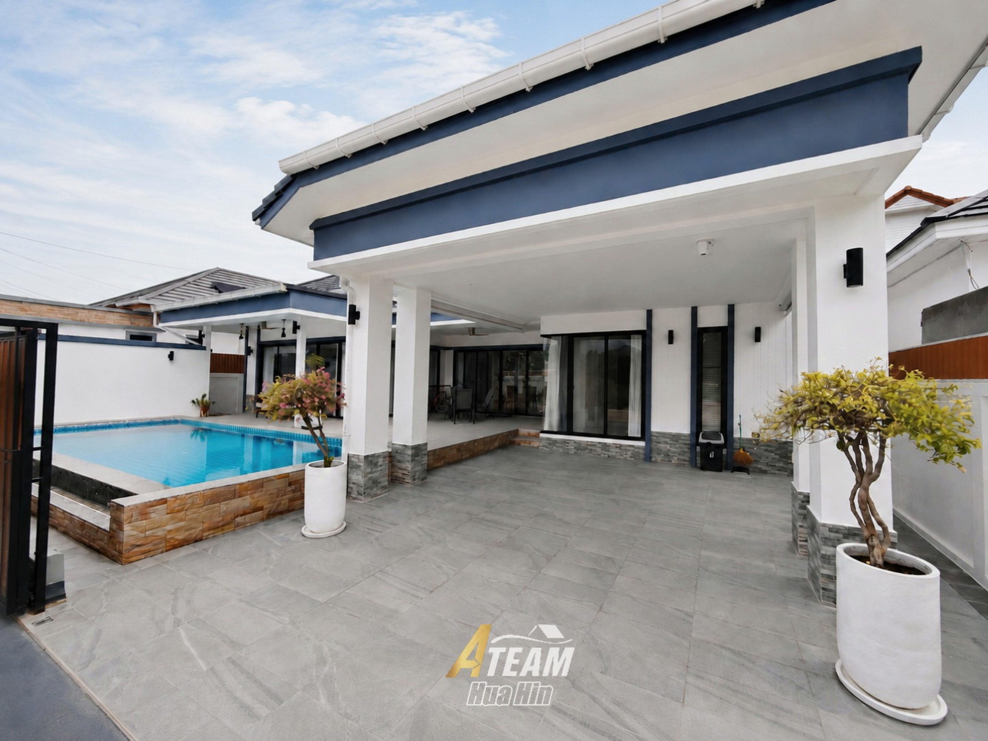 3-Bedroom Pool Villa in Prime Hua Hin Location thumbnail 2
