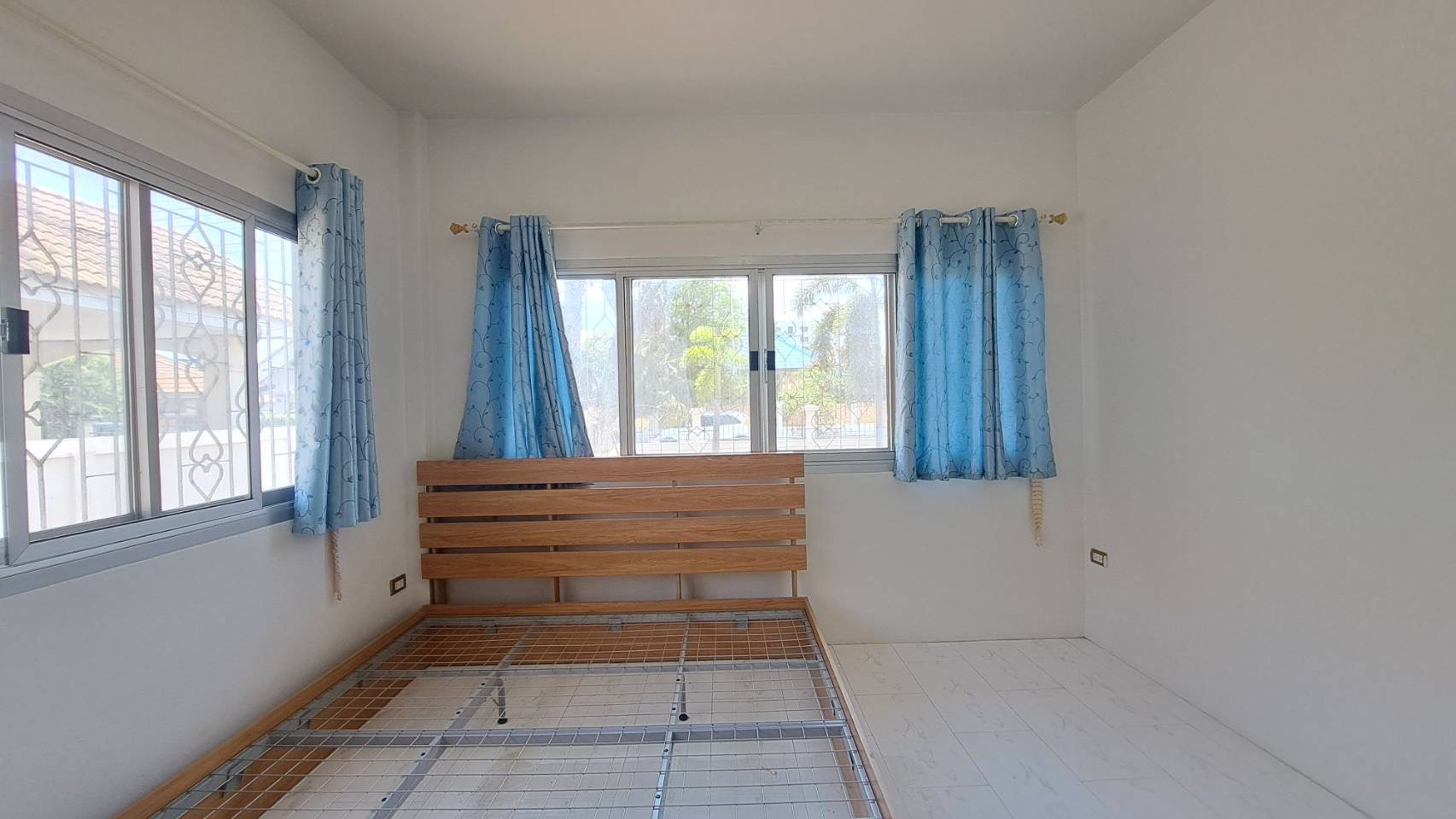 Spacious 3-Bedroom House for Sale in Hua Hin Soi 2 thumbnail 11