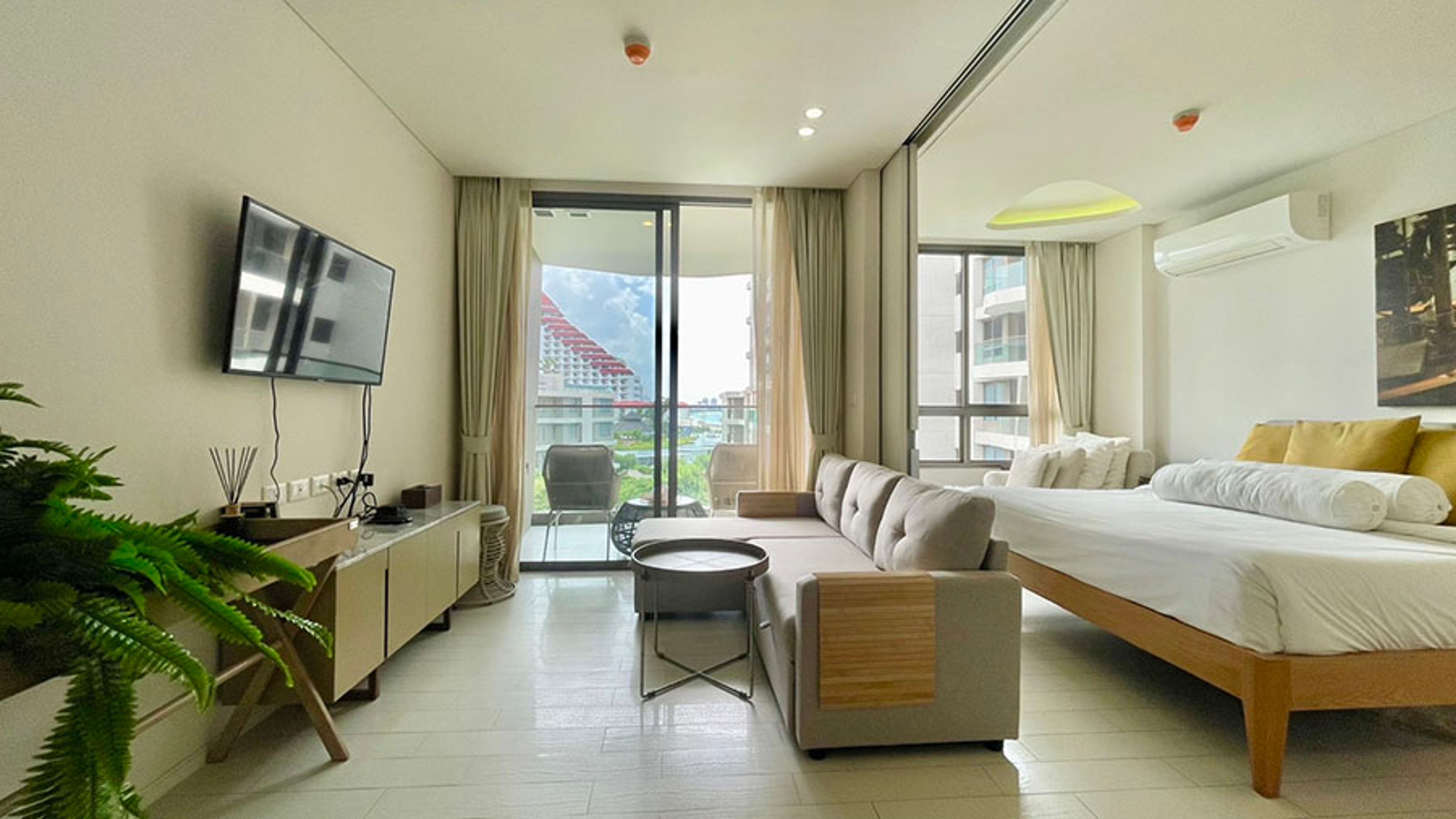 1 Bedroom beachfront condo for rent at Veranda Hua Hin thumbnail 3