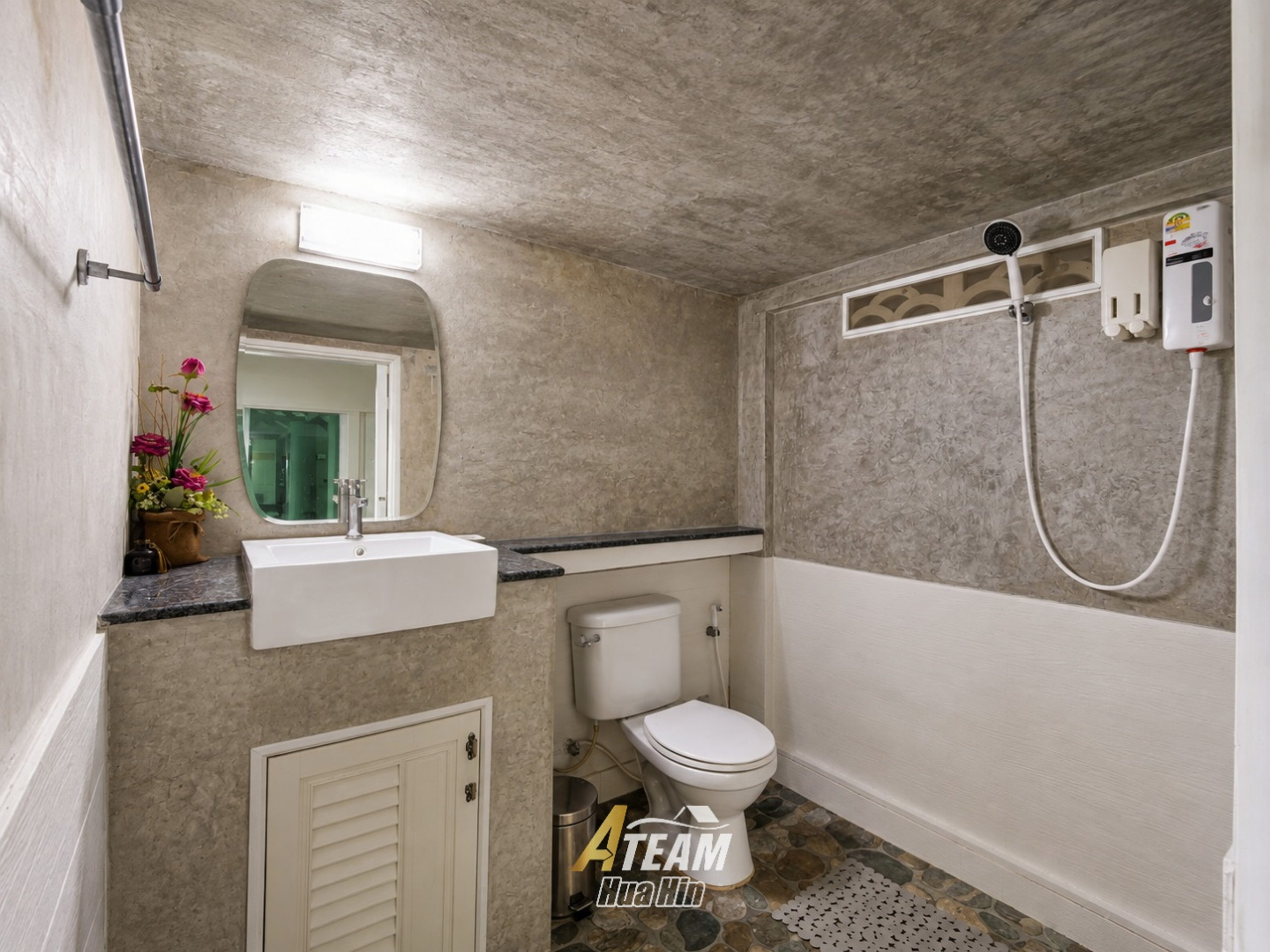 Unique Renovation Opportunity at Stuart Park with Mountain Views thumbnail 17