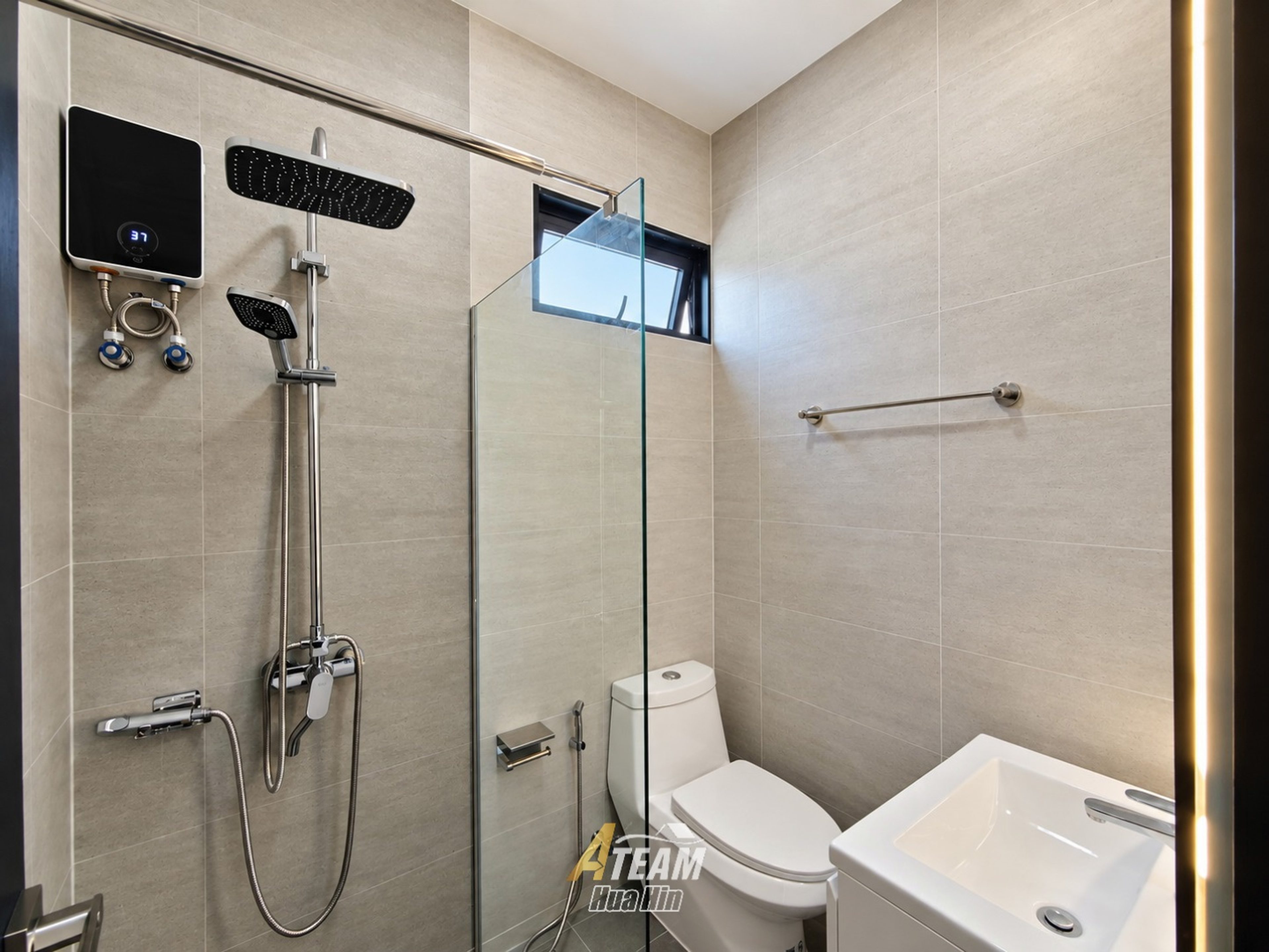 Exceptional Contemporary 4 Bedroom Villa in Nong Khon thumbnail 21