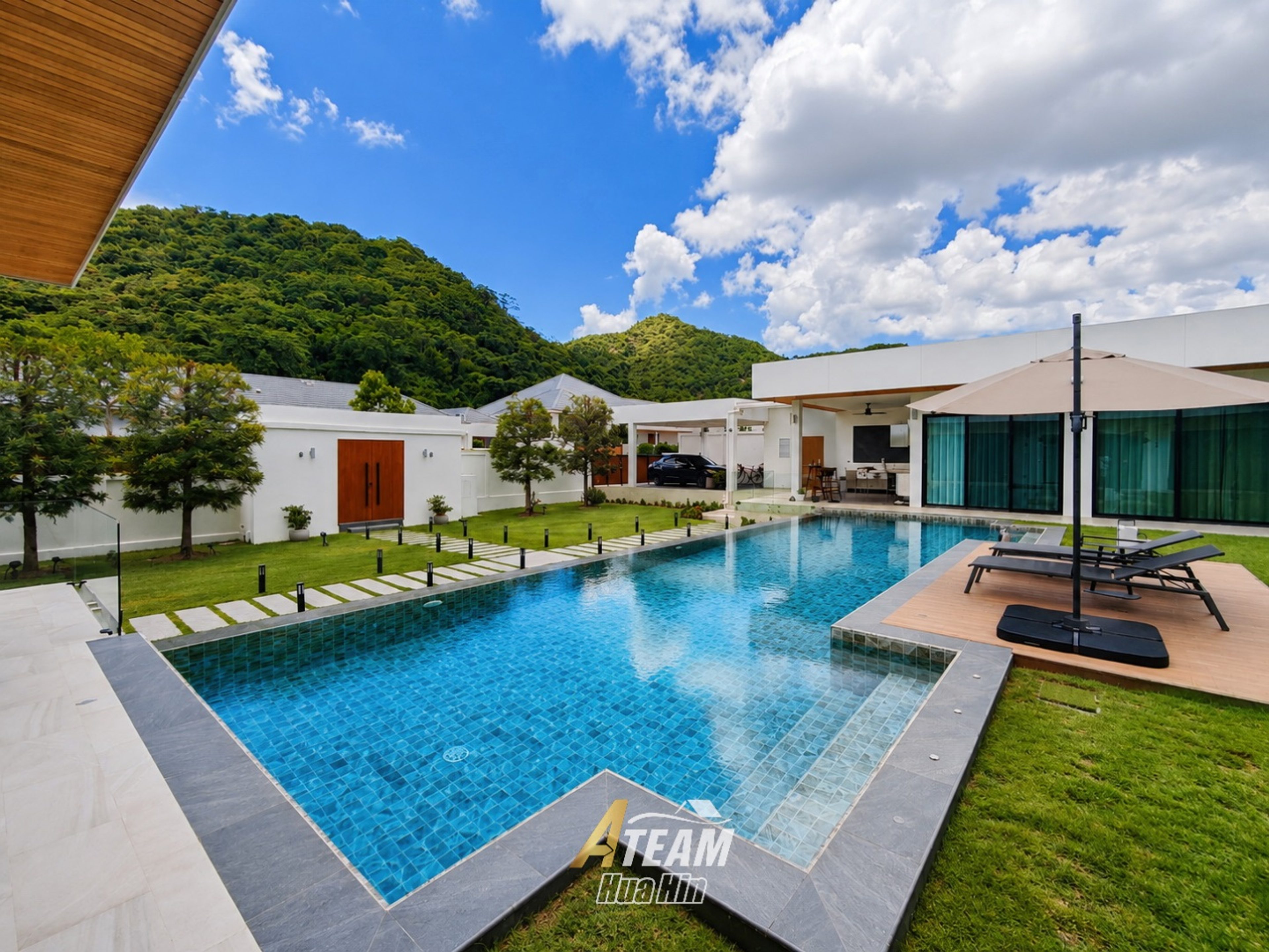 Impressive 5 Bedroom 4 Bathroom luxury pool villa thumbnail 33