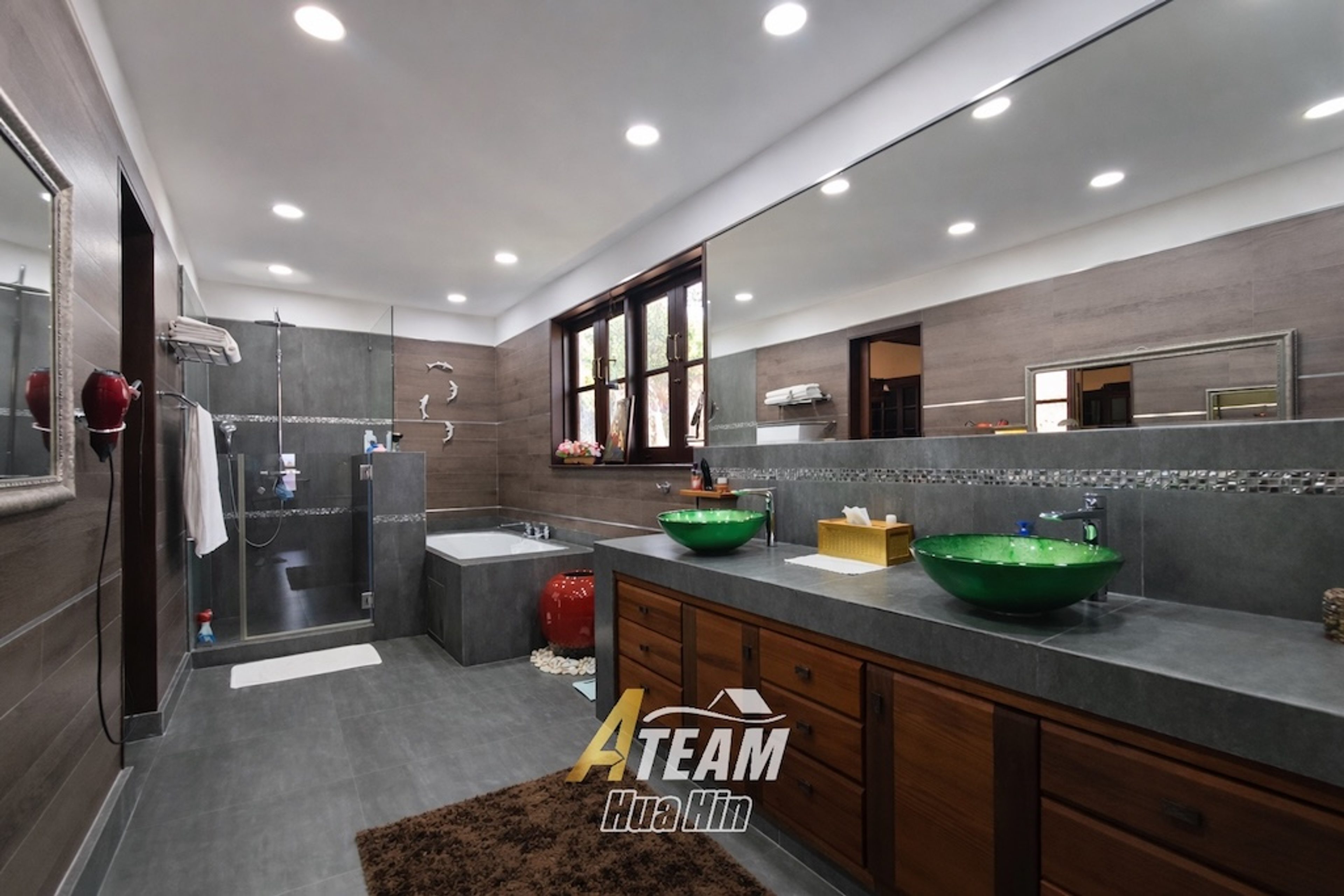 Luxury 6-Bedrooms Spacious 3,200 sqm Estate 5 min from city center —  thumbnail 18