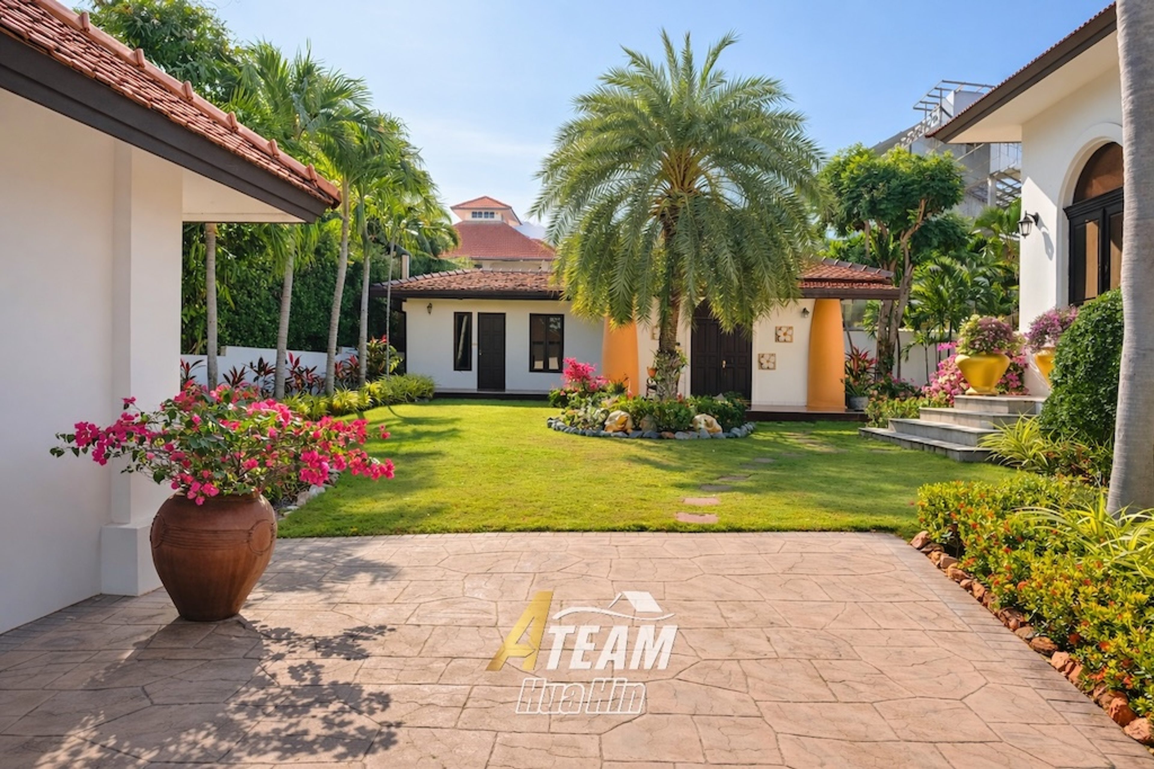 Luxury 6-Bedrooms Spacious 3,200 sqm Estate 5 min from city center —  thumbnail 7