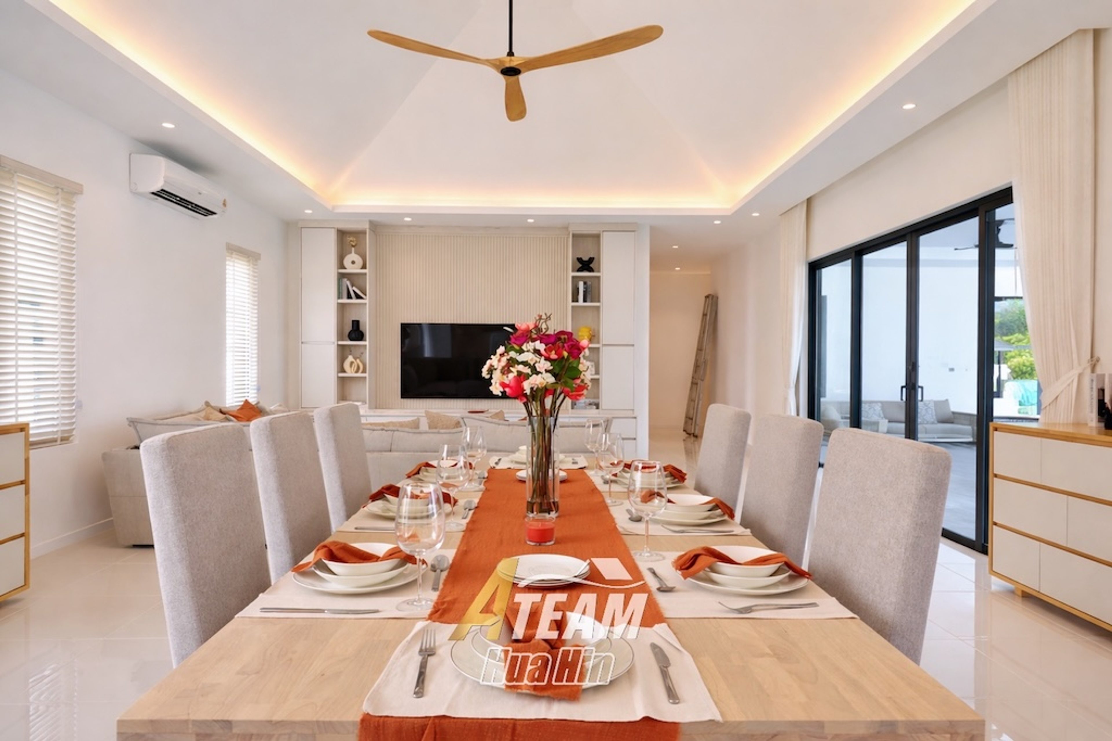 Prestigious 5-Bedroom Pool Villa on 2,622 sqm Prime Land thumbnail 21