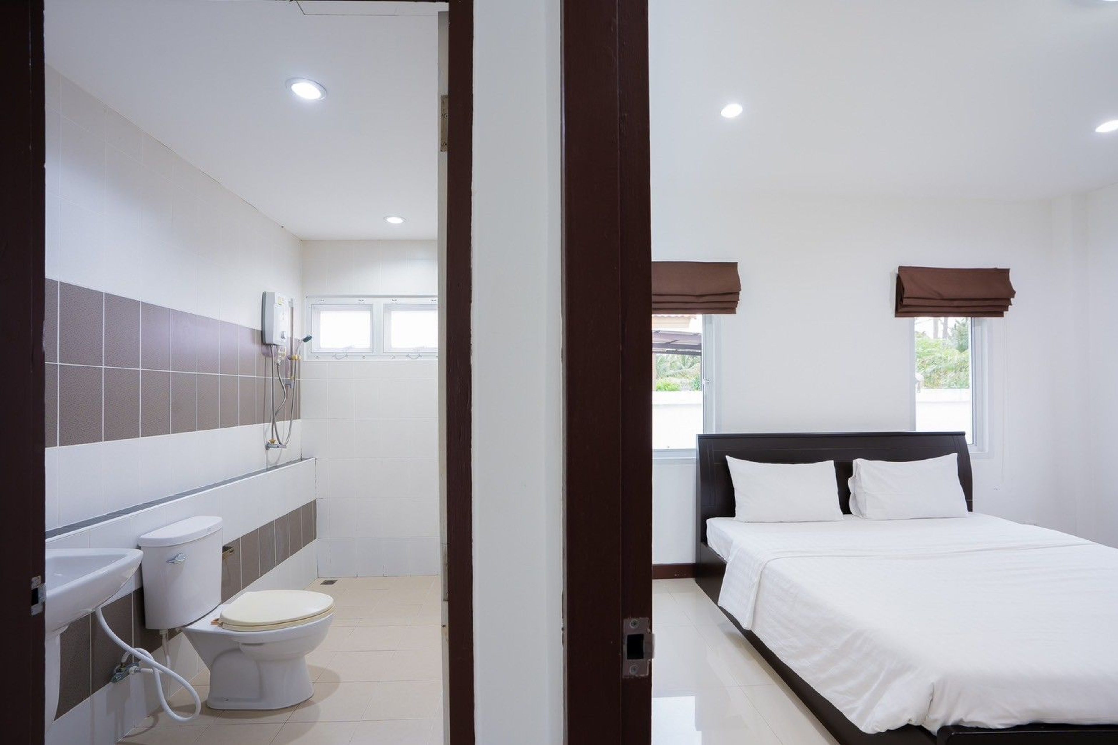 Spacious 4-Bedroom Freehold Pool Villa in Hin Lek Fai thumbnail 11