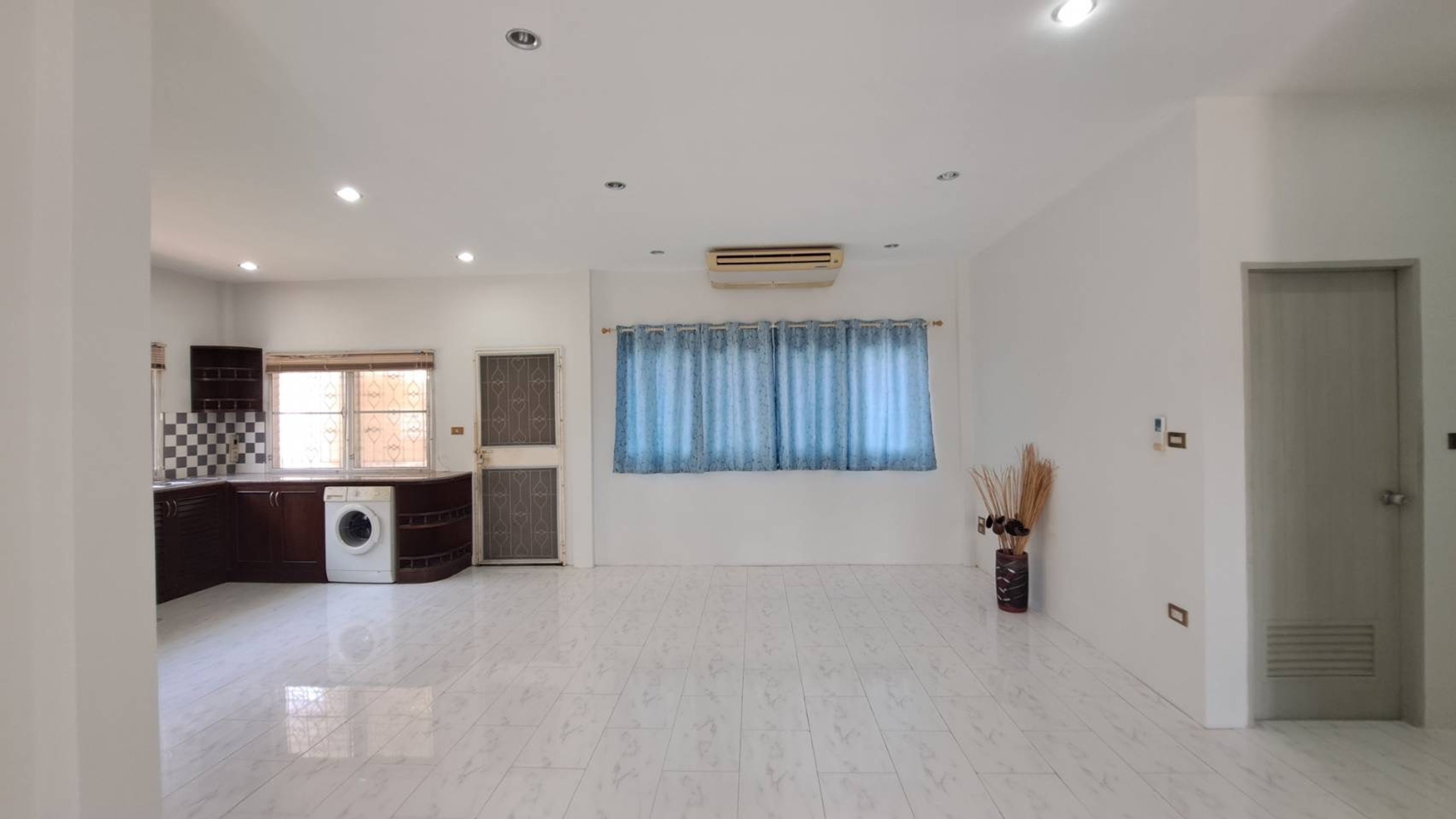 Spacious 3-Bedroom House for Sale in Hua Hin Soi 2 thumbnail 17