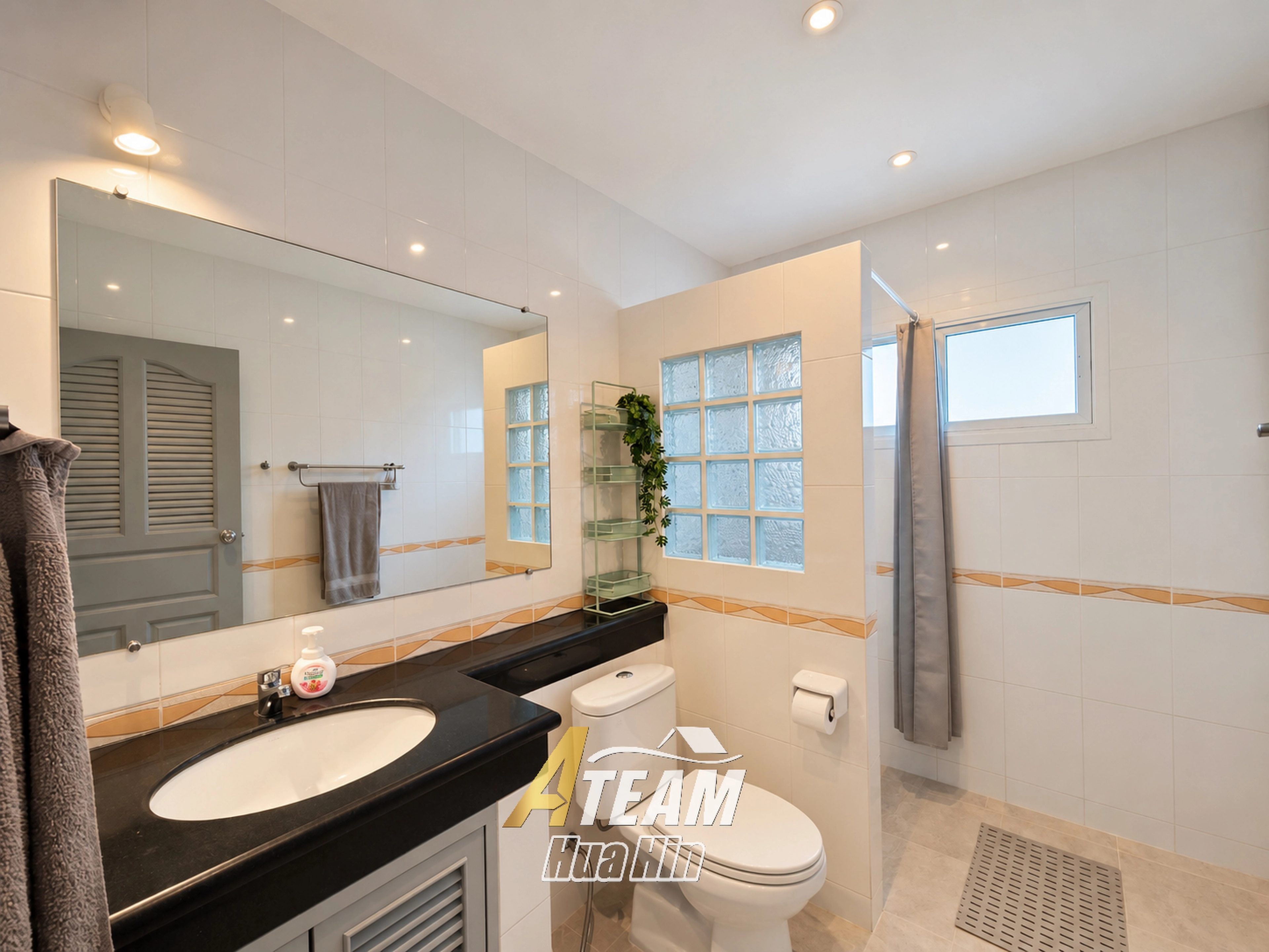 Beautifully Renovated 2-Bedroom House, thumbnail 15