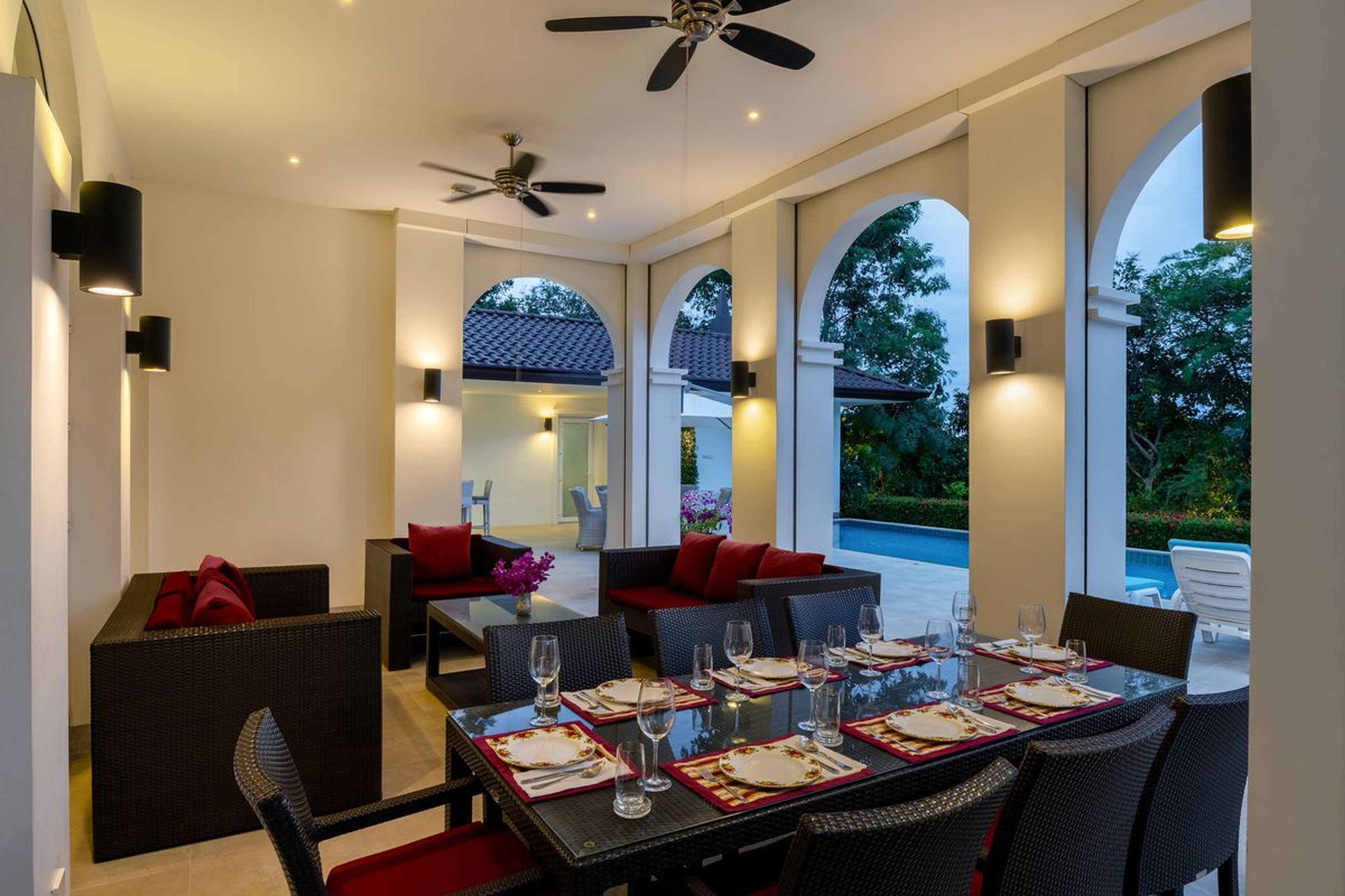 Elegant 6 Bedroom Mansion on a generous Landplot thumbnail 5