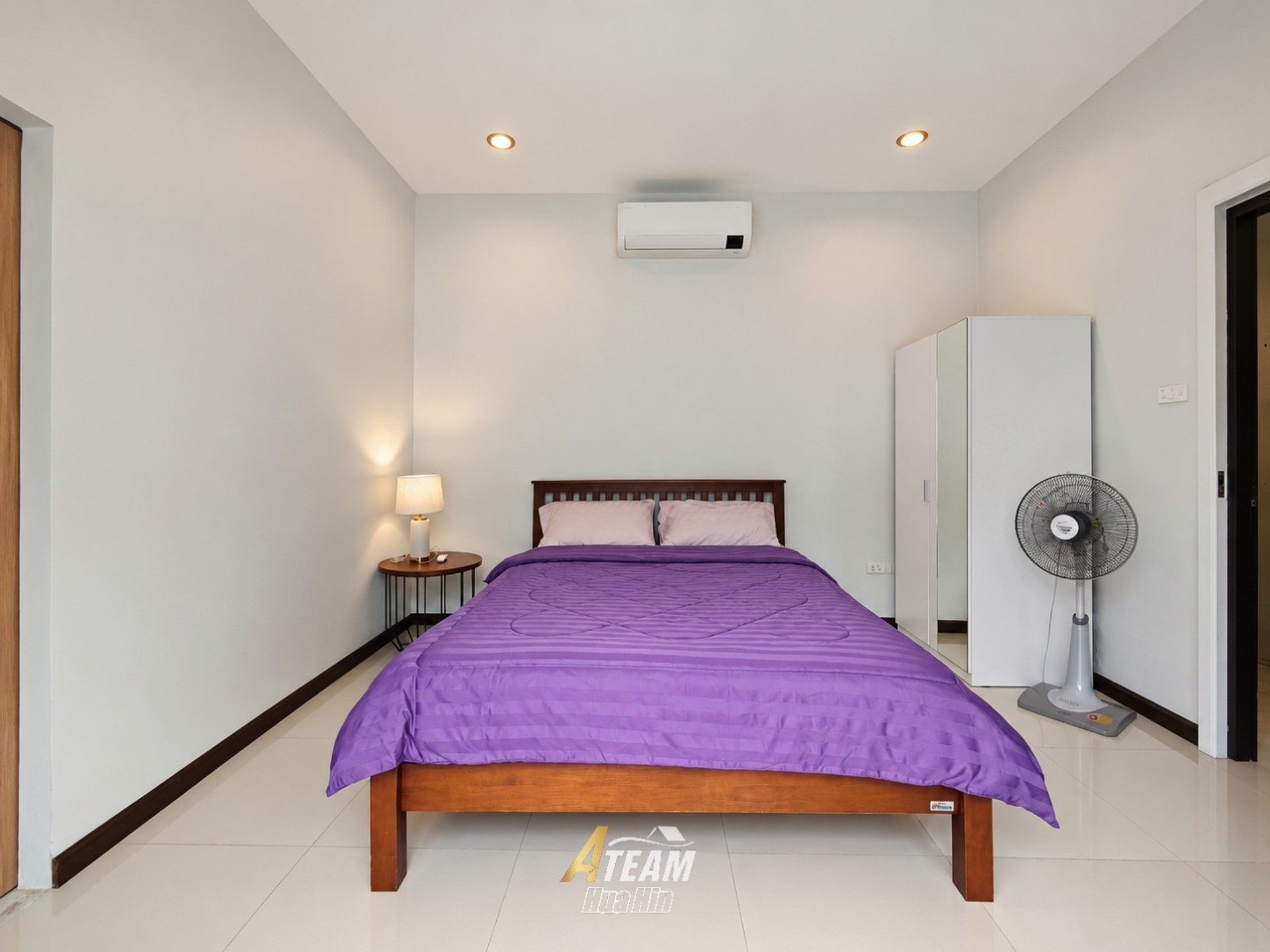 Luxury 4-Bedroom Pool Villa on a Large Plot in Khao Tao