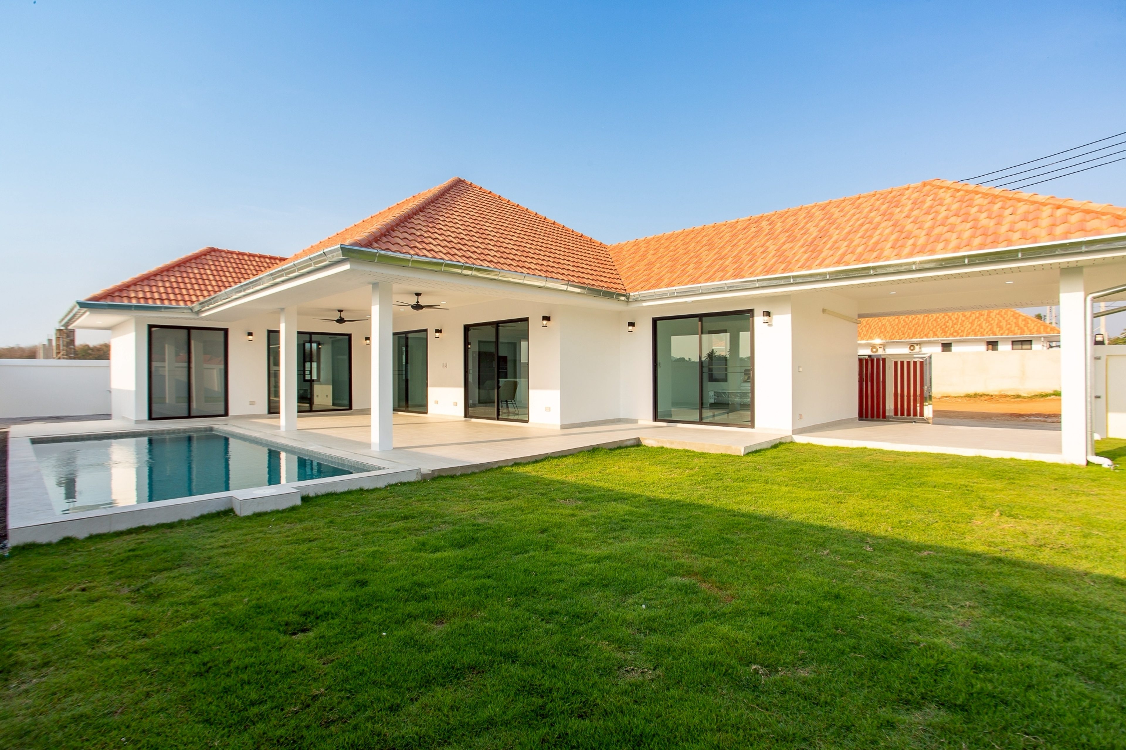 Khao Tao Pool Villa – Affordable 3-Bedroom Home with Mountain Views