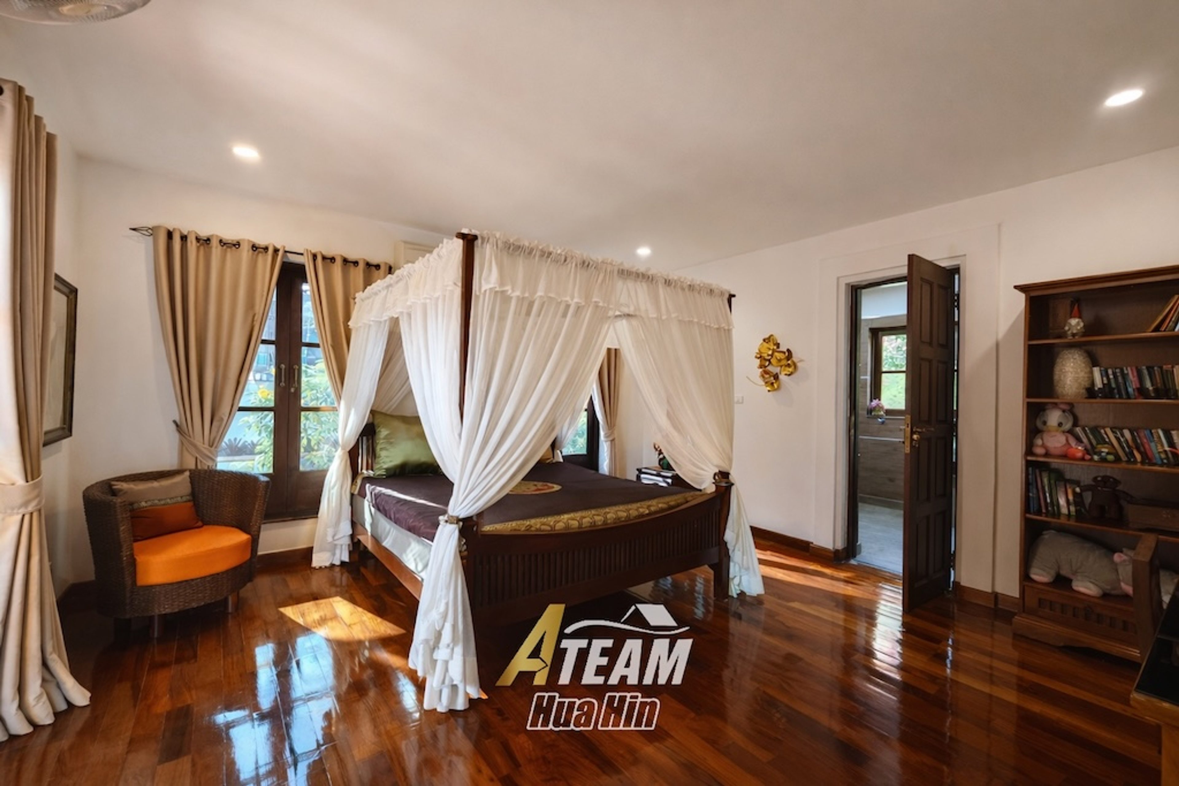 Luxury 6-Bedrooms Spacious 3,200 sqm Estate 5 min from city center —  thumbnail 13