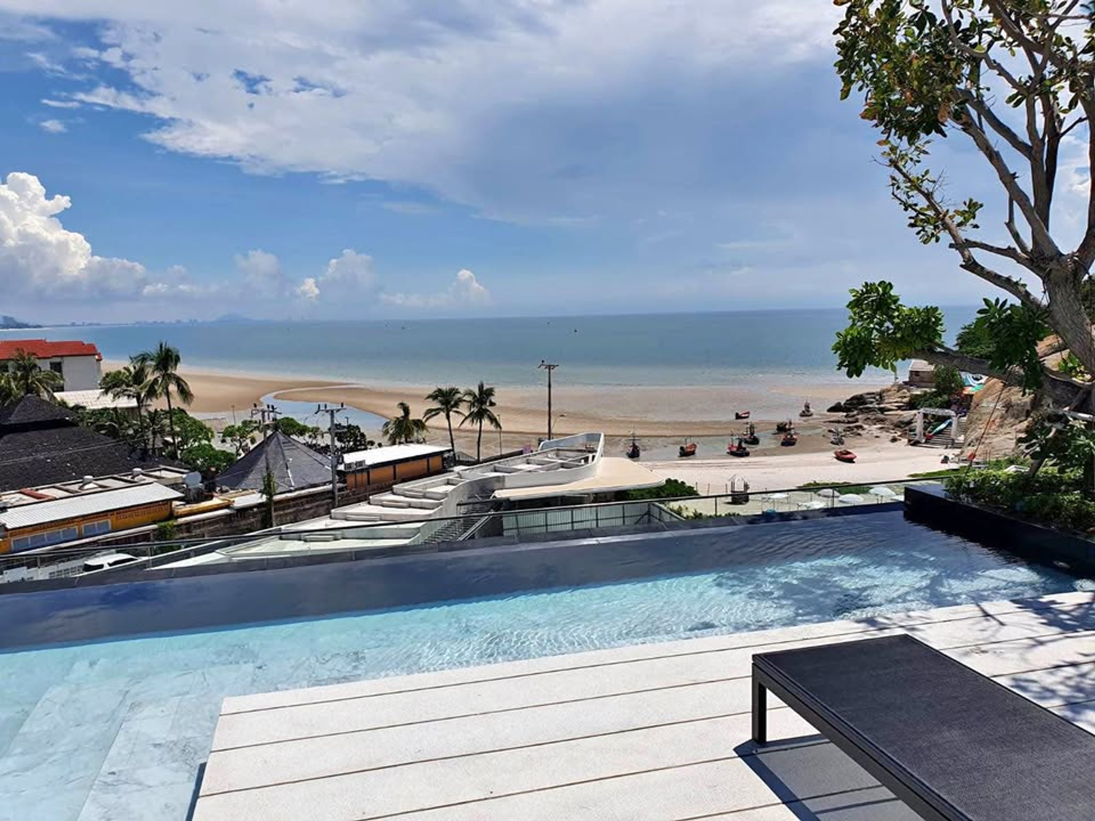 Beautiful 2-Bedroom Condo with Pool View at Veranda, Khao Takiab