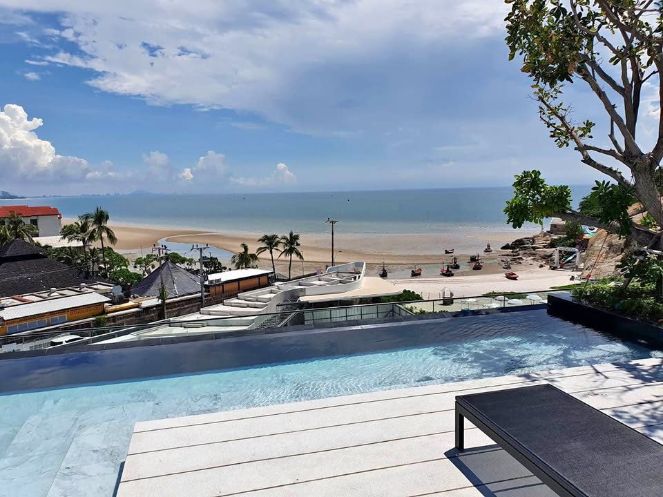 Beautiful 2-Bedroom Condo with Pool View at Veranda, Khao Takiab